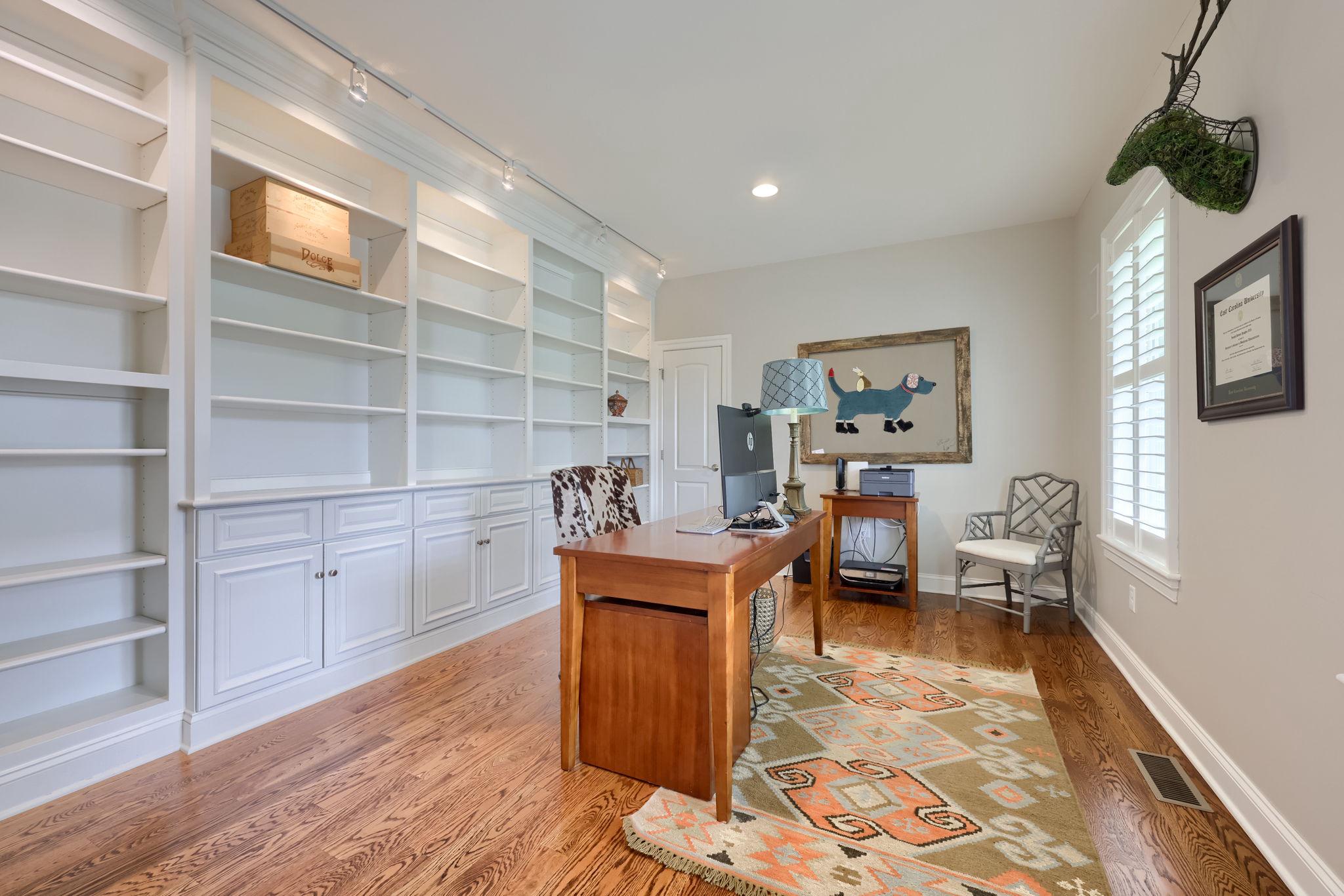 WELLESLEY MANOR - Residential