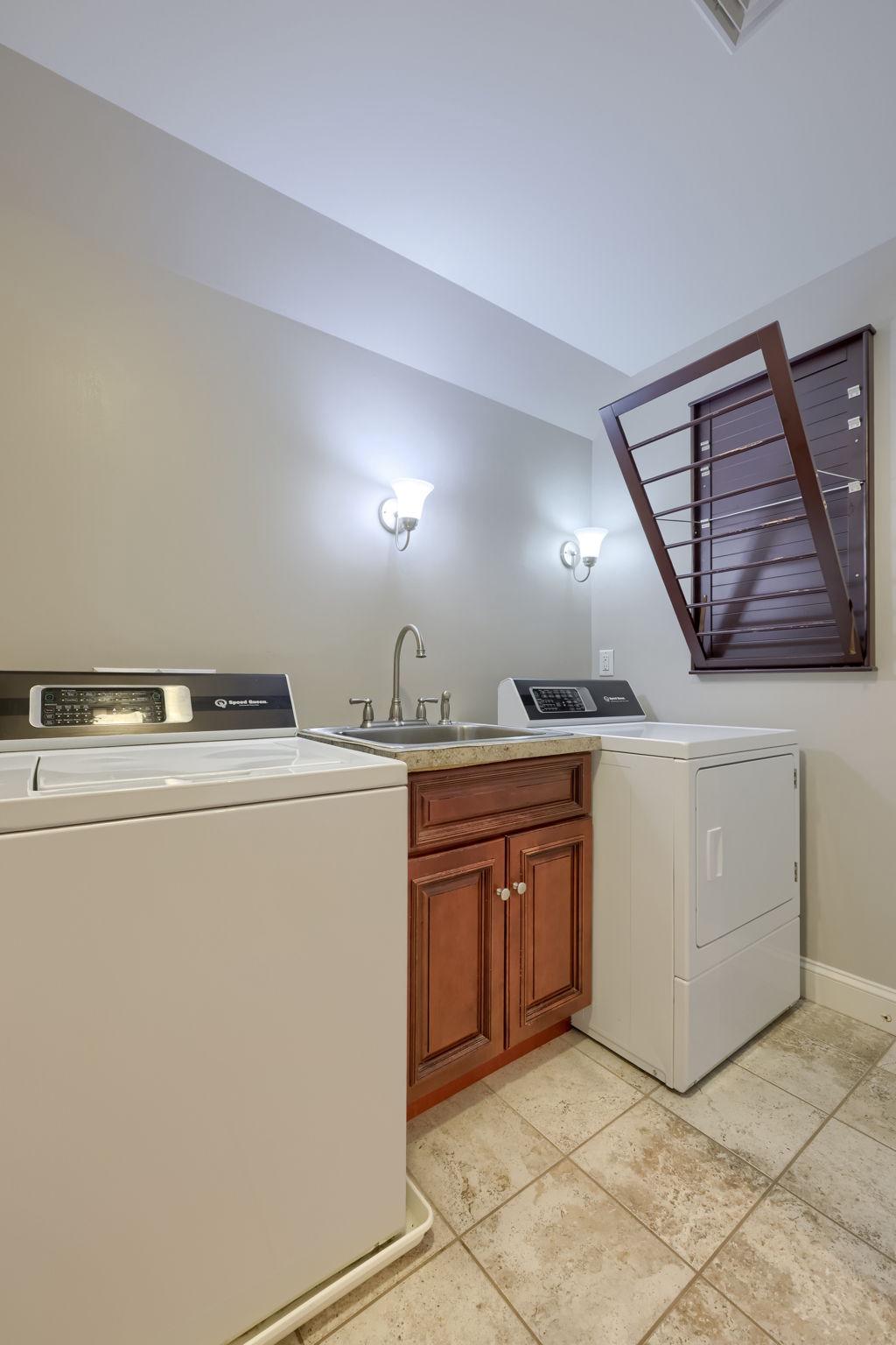 WELLESLEY MANOR - Residential