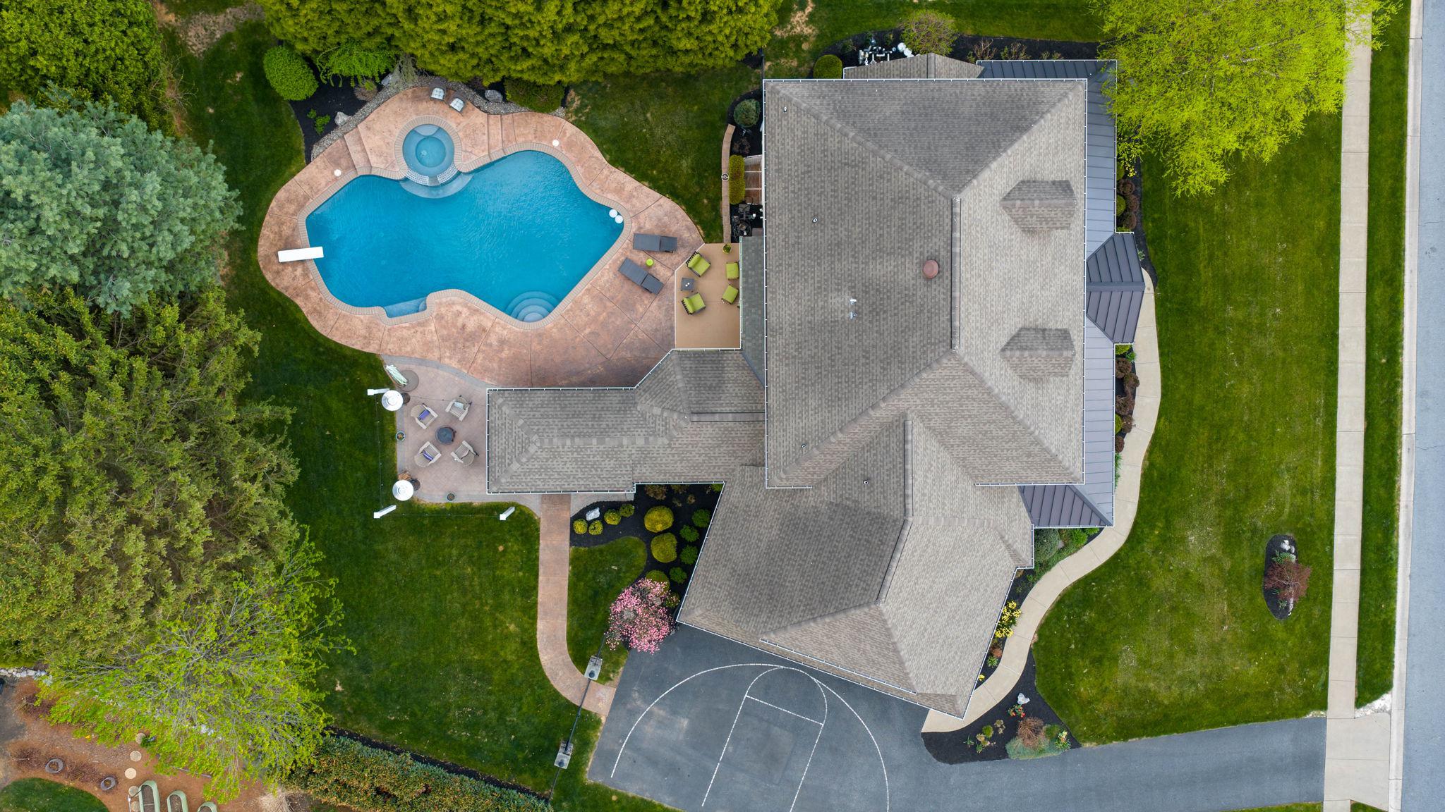 WELLESLEY MANOR - Residential