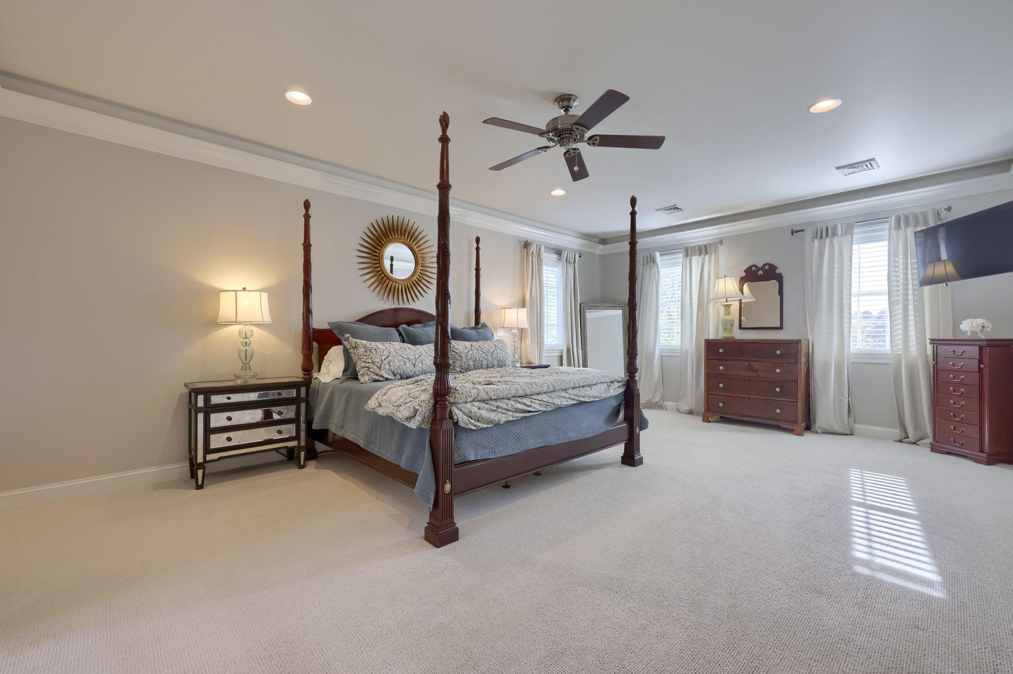 WELLESLEY MANOR - Residential