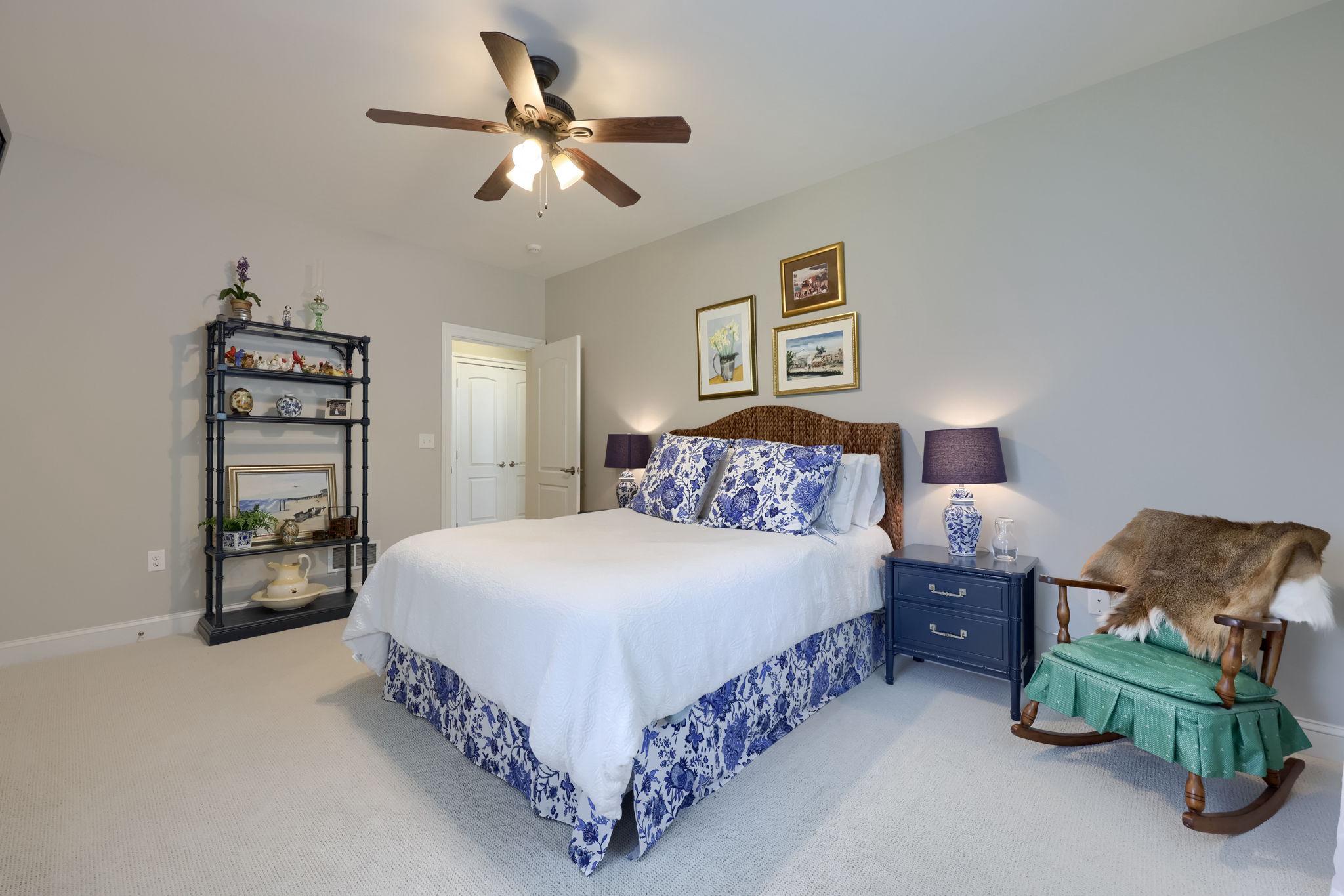 WELLESLEY MANOR - Residential