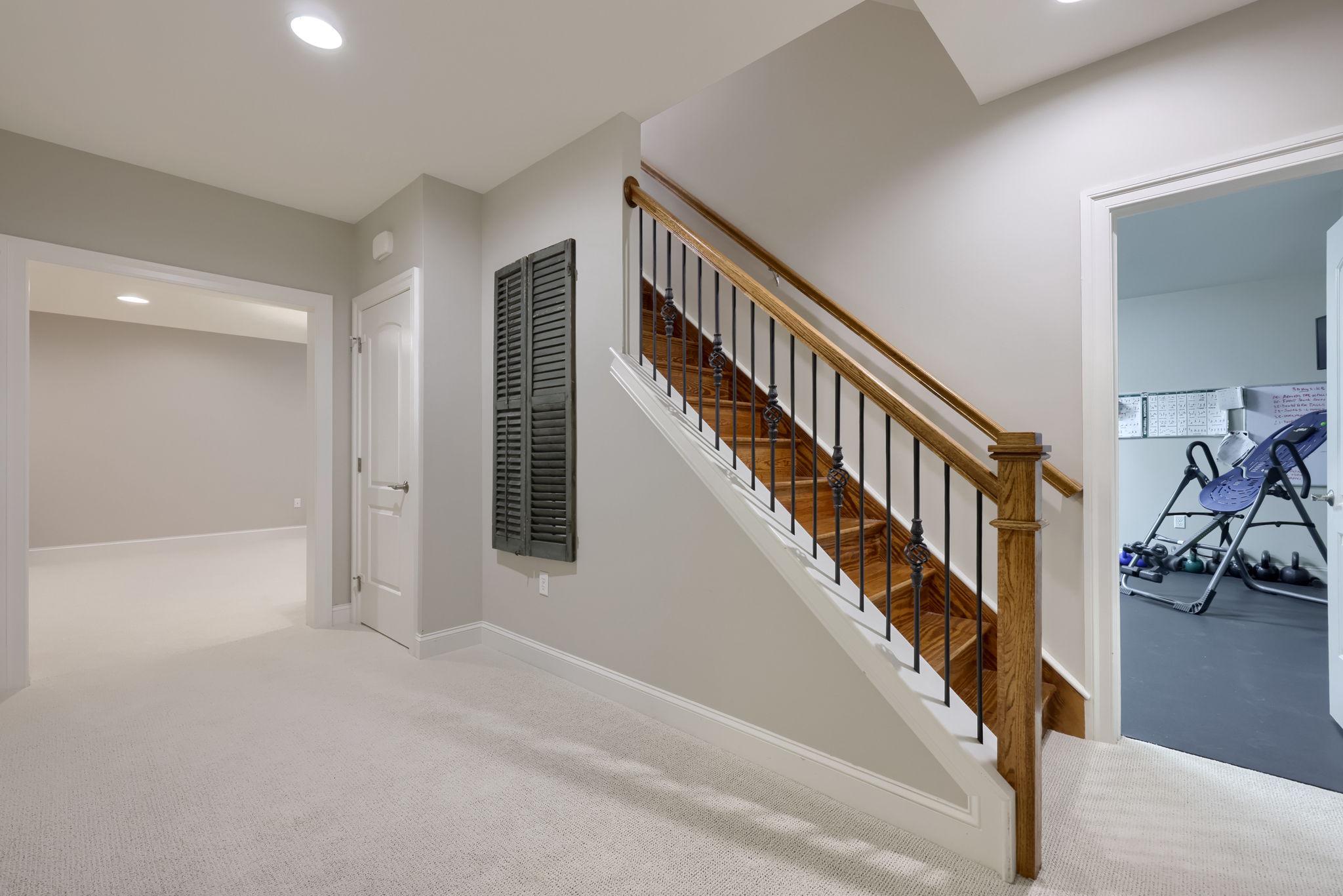 WELLESLEY MANOR - Residential