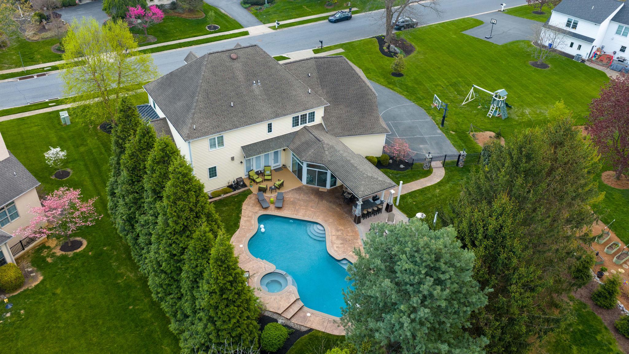 WELLESLEY MANOR - Residential