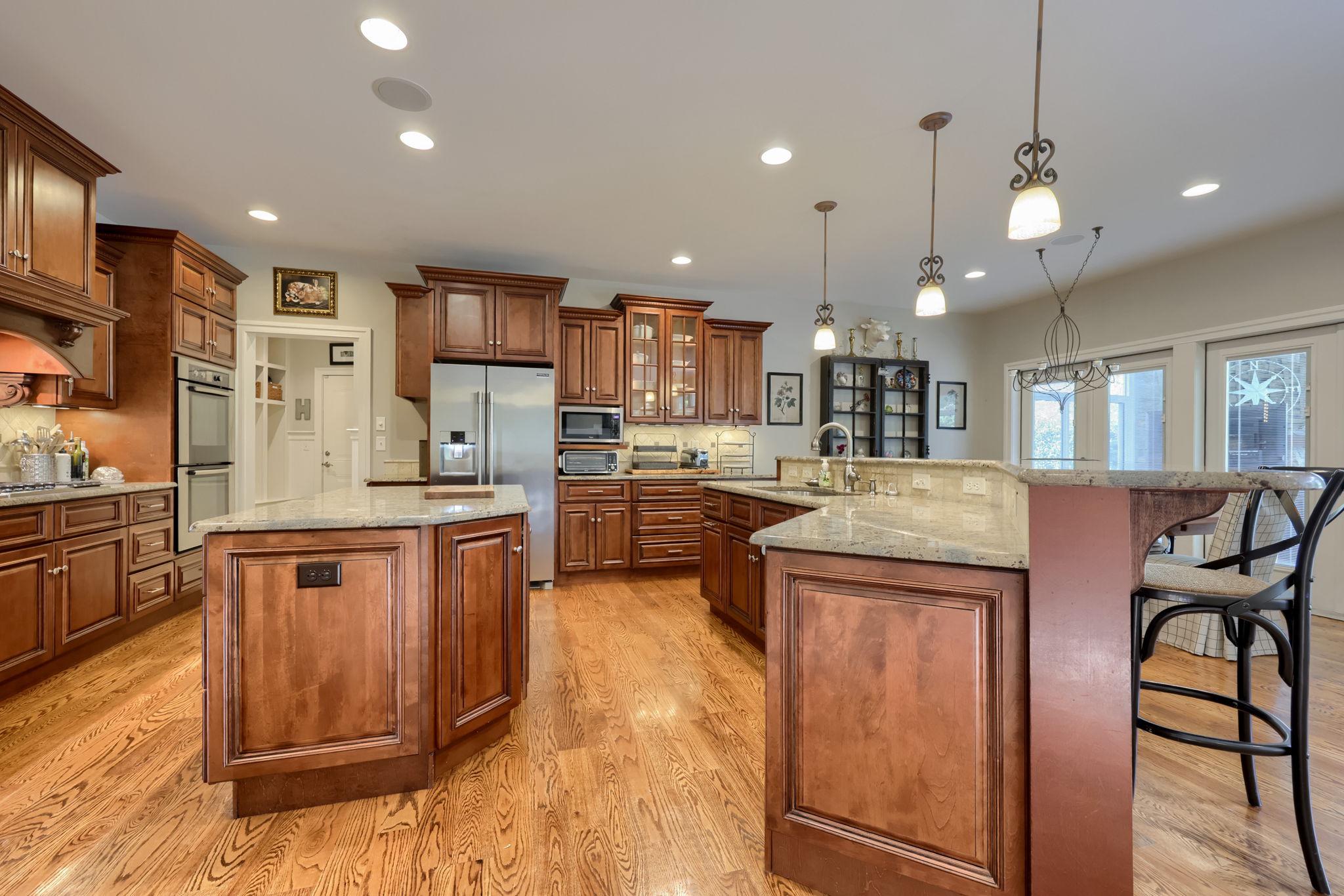 WELLESLEY MANOR - Residential