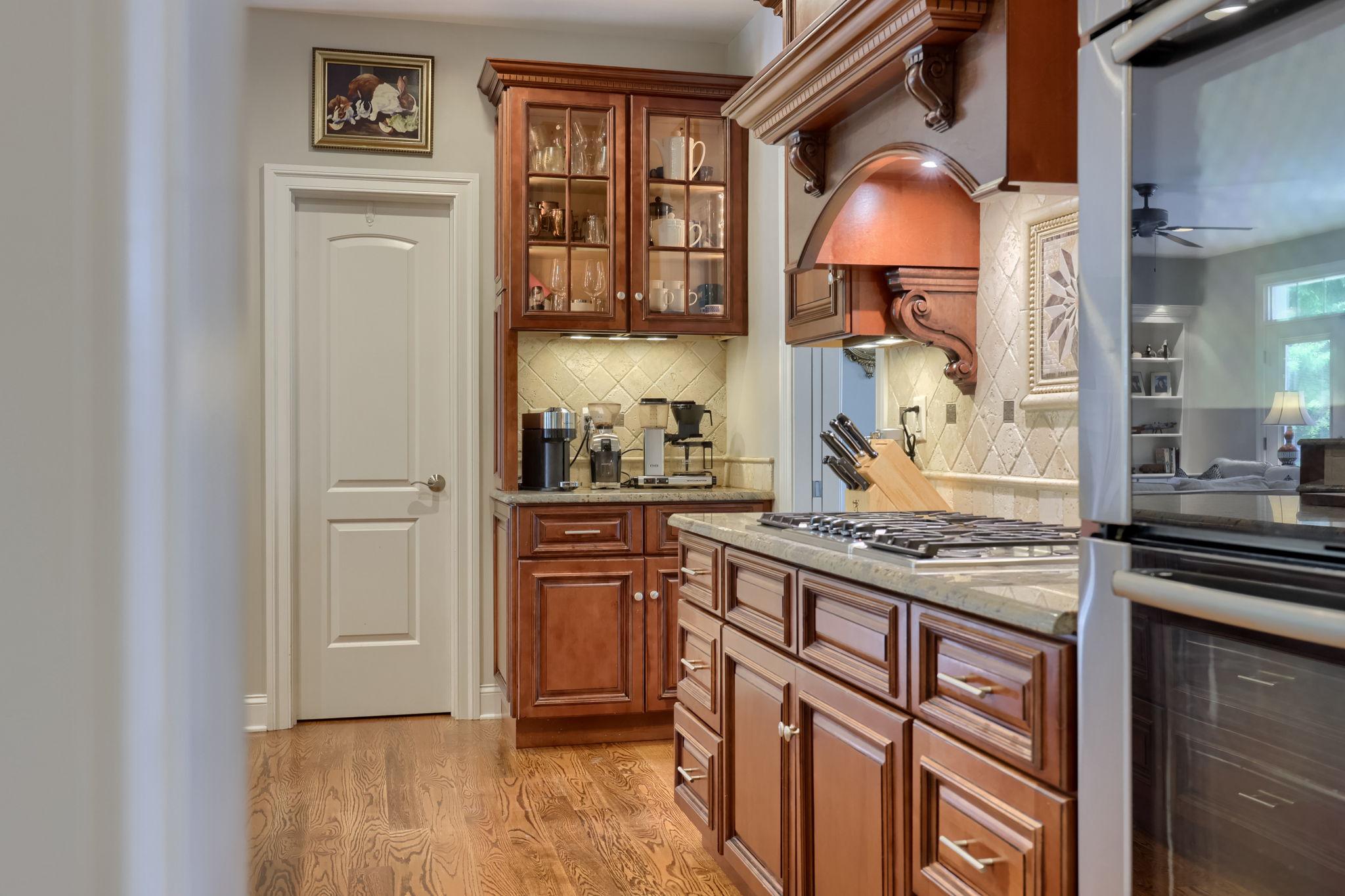 WELLESLEY MANOR - Residential