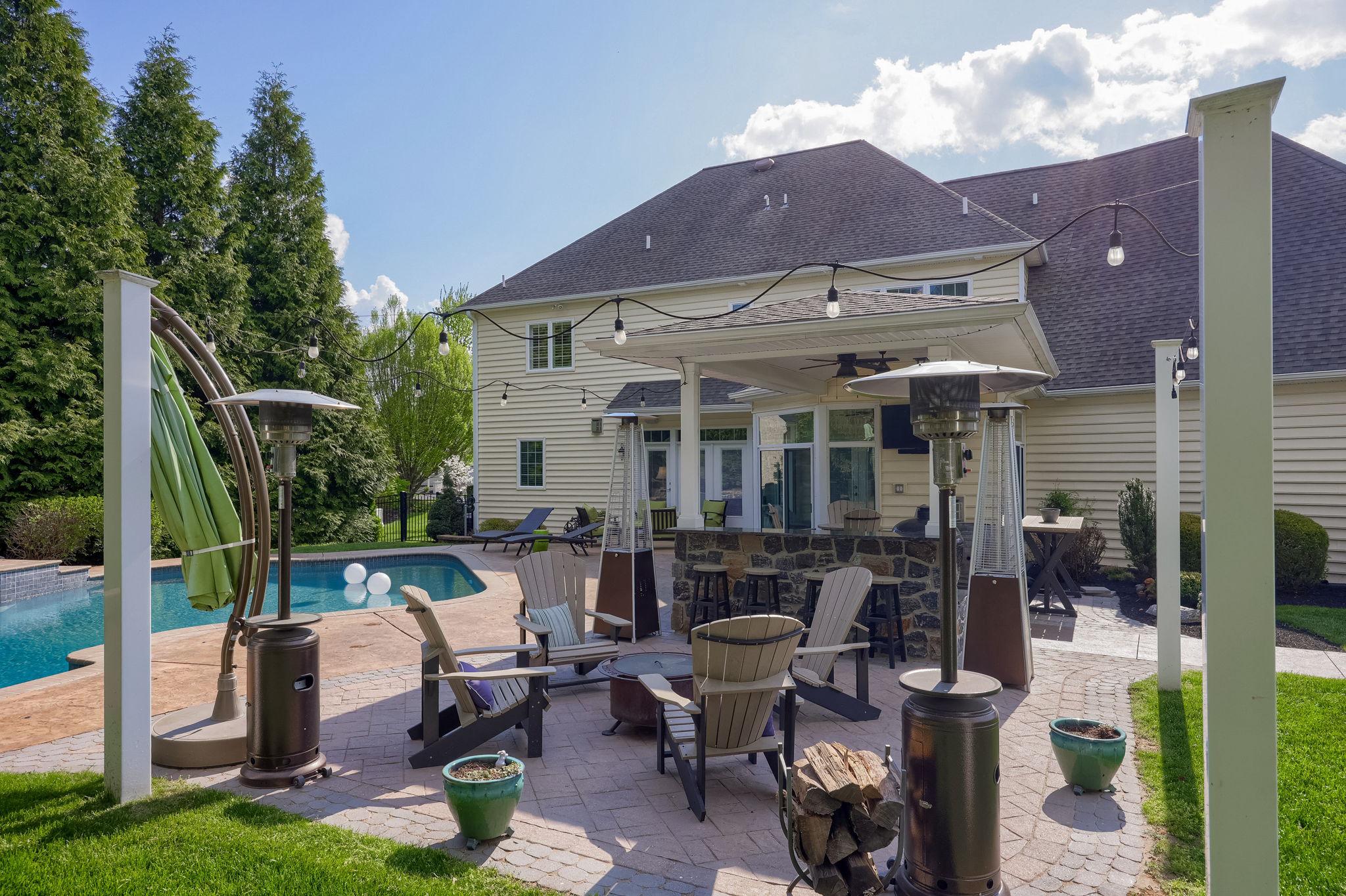 WELLESLEY MANOR - Residential