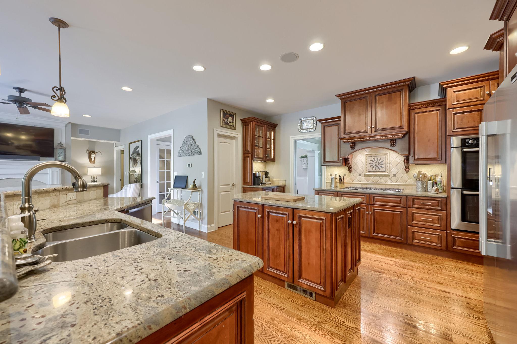 WELLESLEY MANOR - Residential