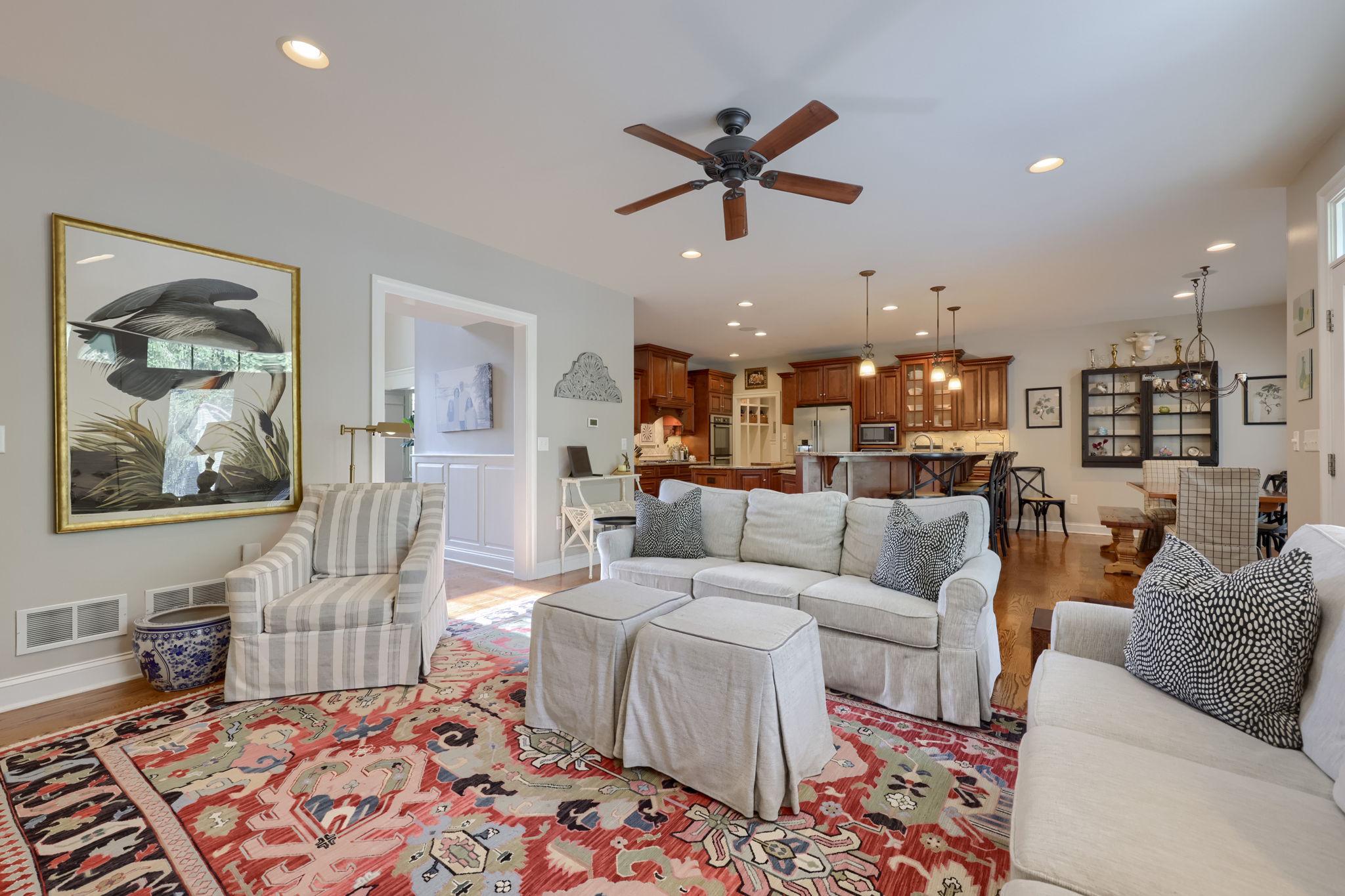 WELLESLEY MANOR - Residential