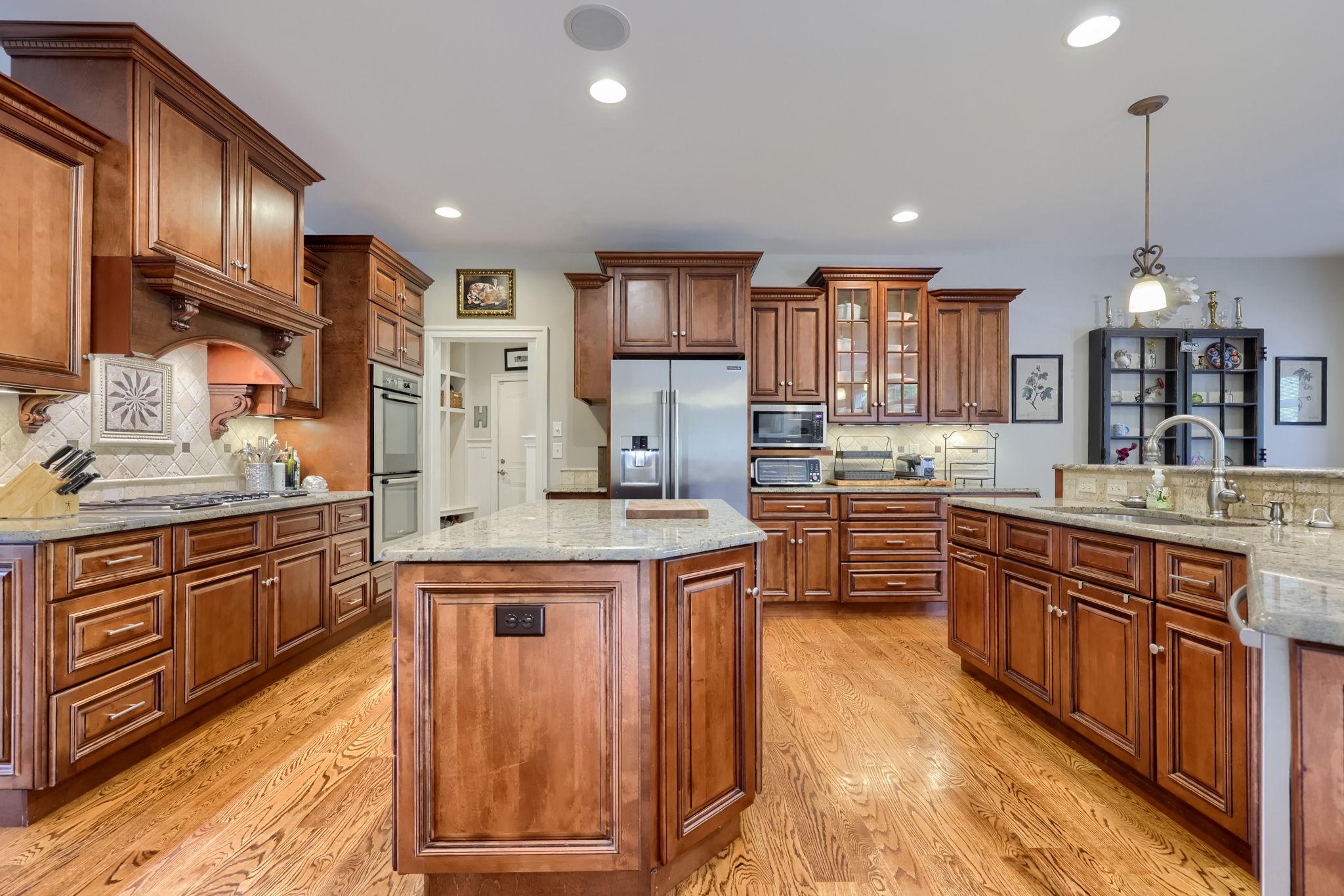 WELLESLEY MANOR - Residential
