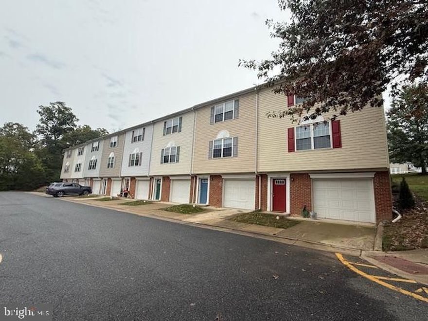 Located in the Bells Run Community.  Great proximity to the heart of Stafford County.  Easy access to I-95, Garrisonville rd, and Quantico.  Family friendly area with lots of amenities in the community including a pool and playground for the kids.