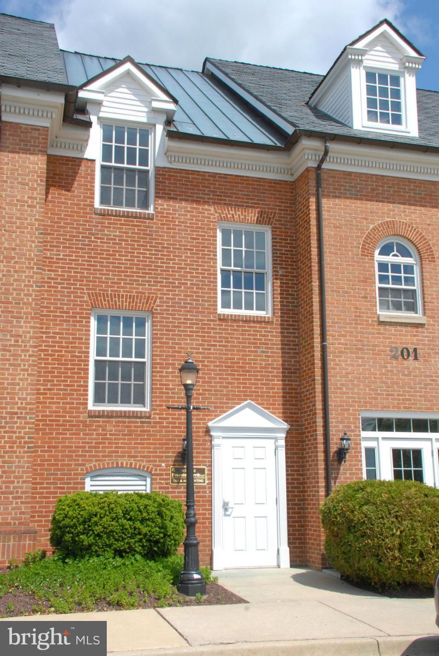 This is unit B - a 2nd floor apartment is a commercial/residential building.  Nice  one bedroom apartment with full kitchen and den. Laundry Room shared in hallway. Conveniently  located  in the heart of La Plata close to everything!   Owner will do a 6 month lease for $1250 per month.