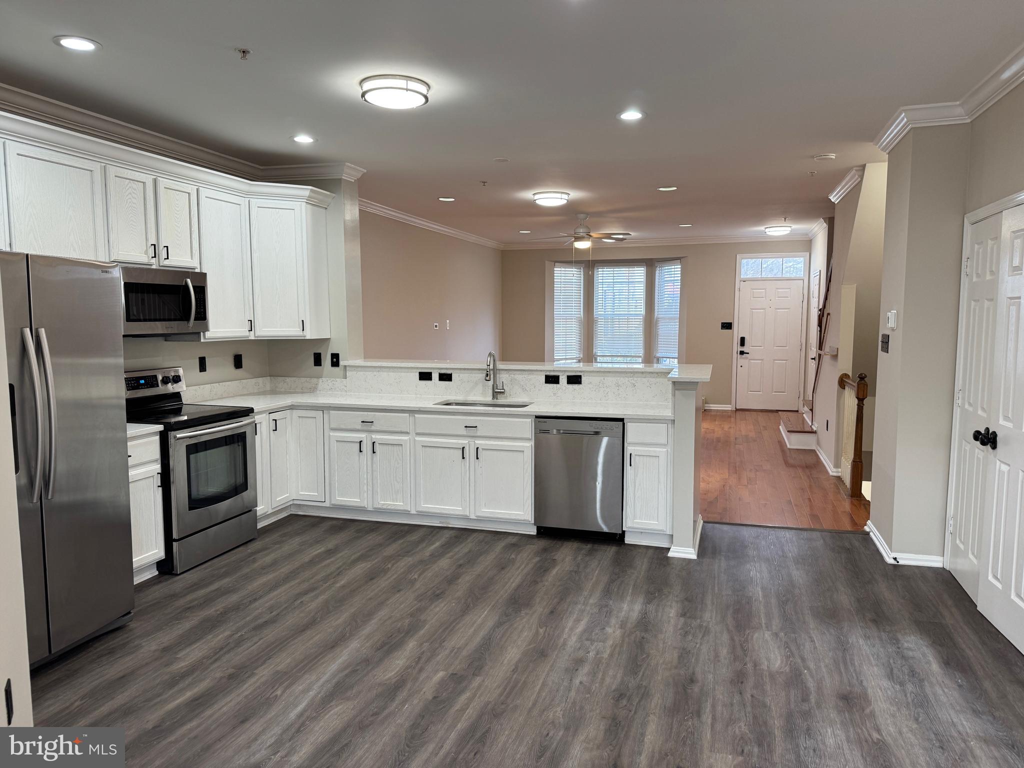 6132 WHITE MARBLE COURT