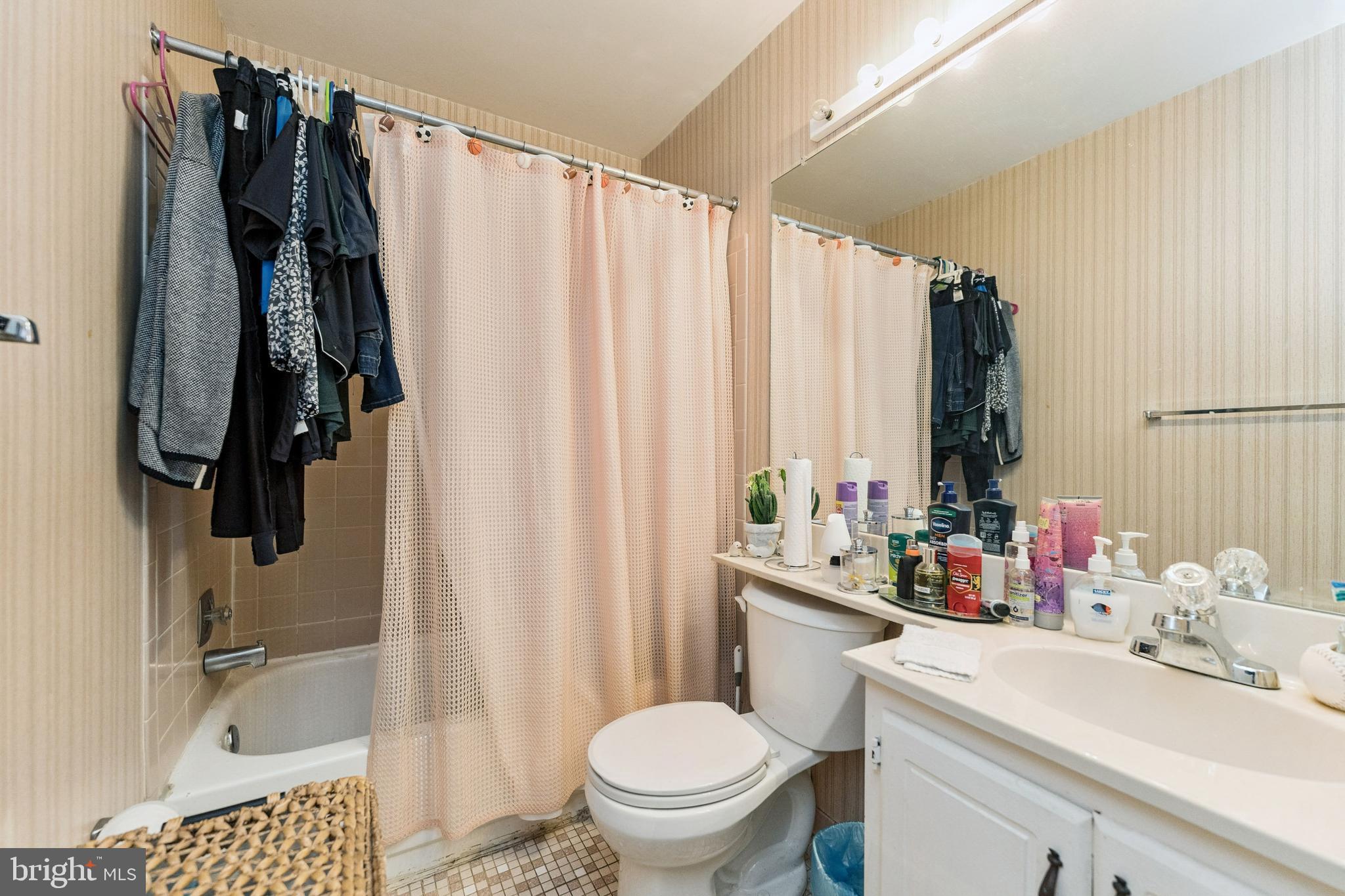 DUNN LORING VILLAGE - Residential