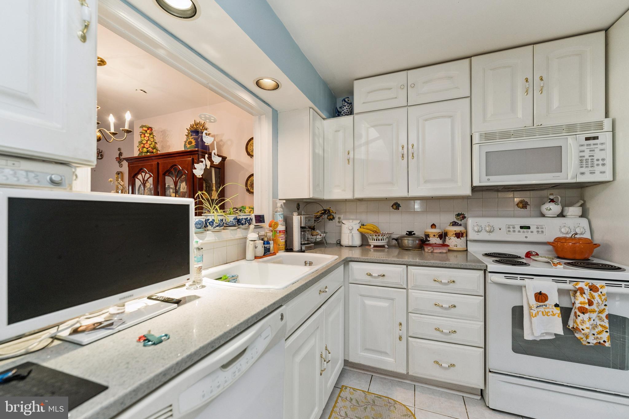 DUNN LORING VILLAGE - Residential