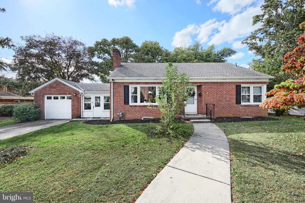 Photo of 102 George Street, HANOVER, PA 17331 (MLS # PAYK2089044)