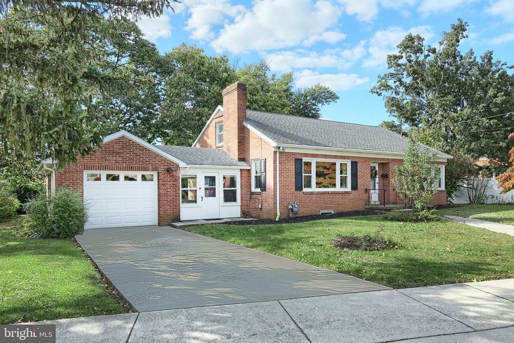 Photo of 102 George Street, HANOVER, PA 17331 (MLS # PAYK2089044)