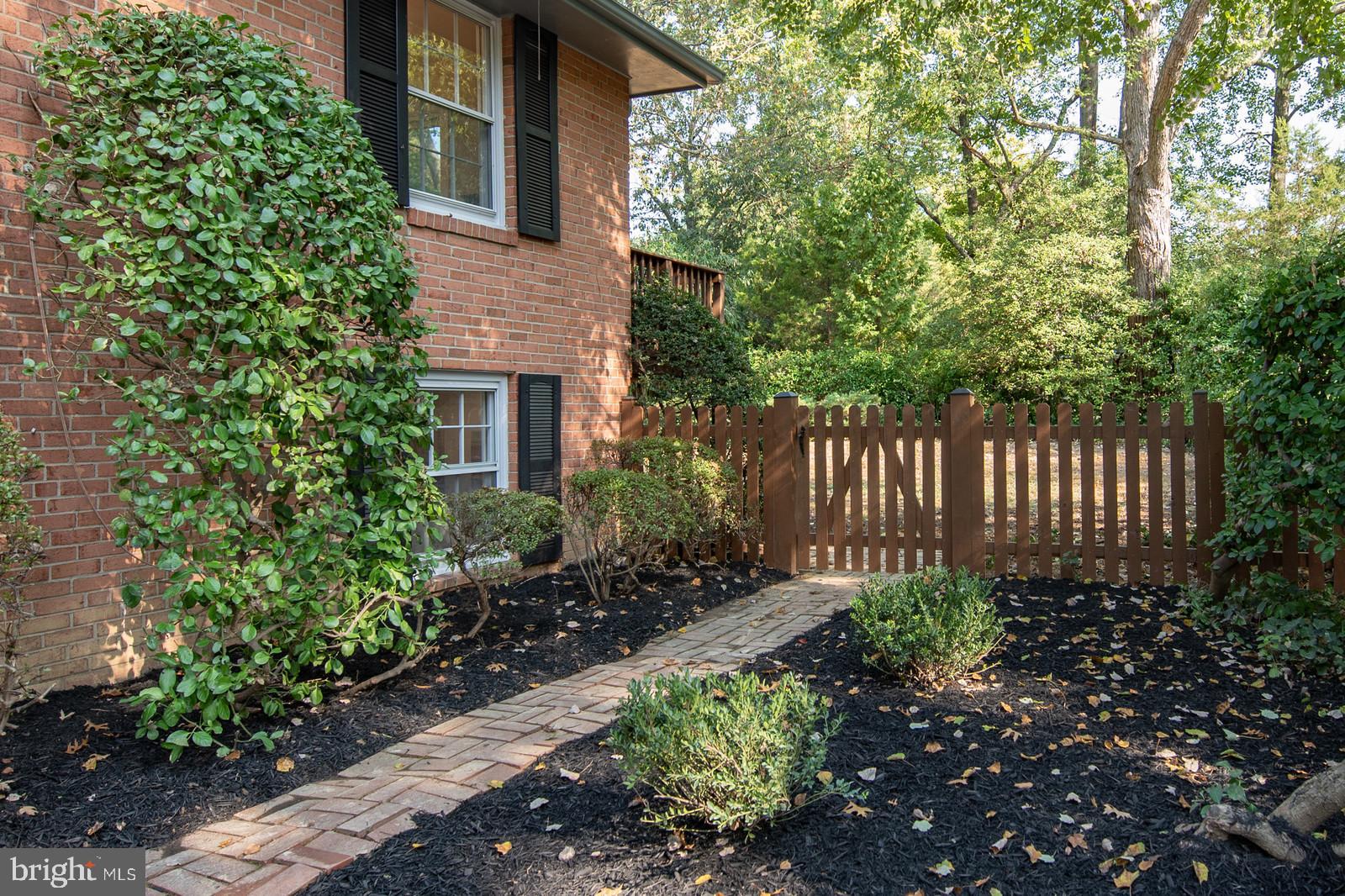 RIVERSIDE GARDENS - Residential