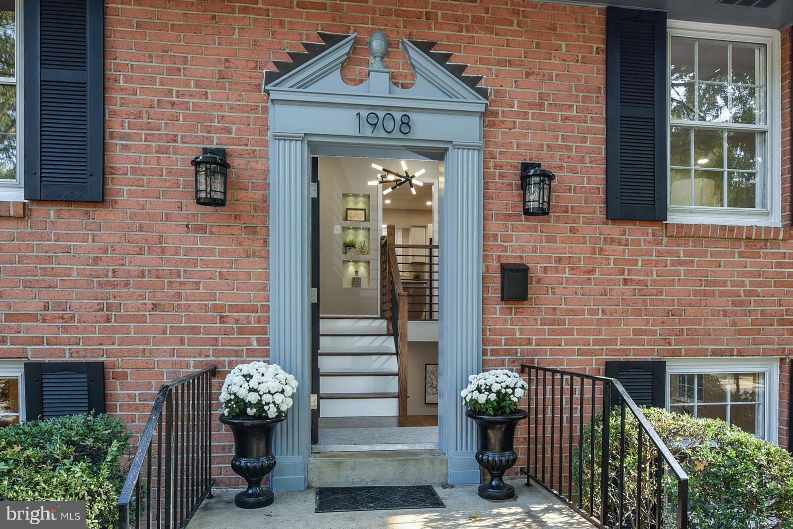 RIVERSIDE GARDENS - Residential