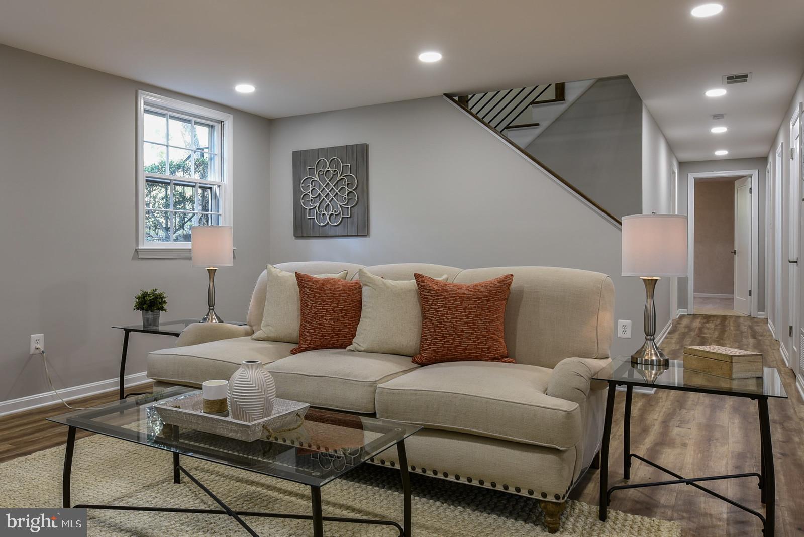 RIVERSIDE GARDENS - Residential