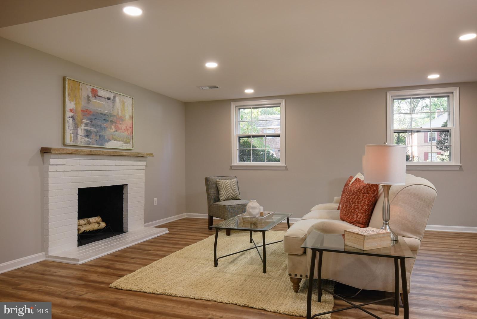 RIVERSIDE GARDENS - Residential