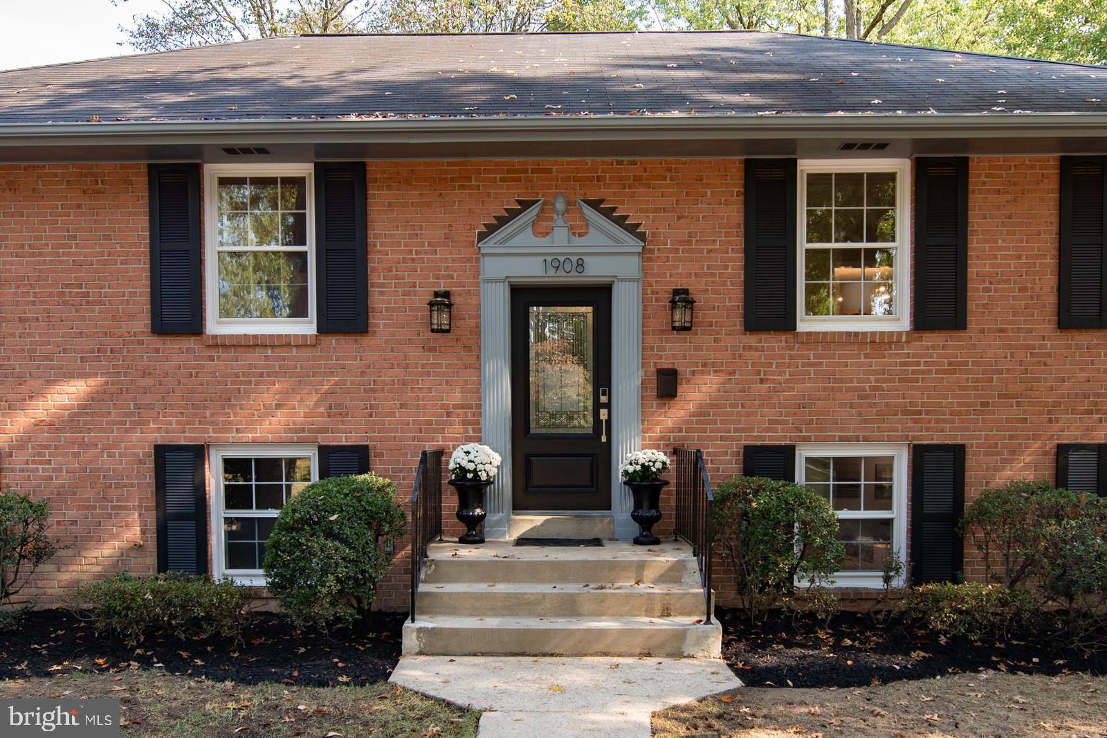 RIVERSIDE GARDENS - Residential