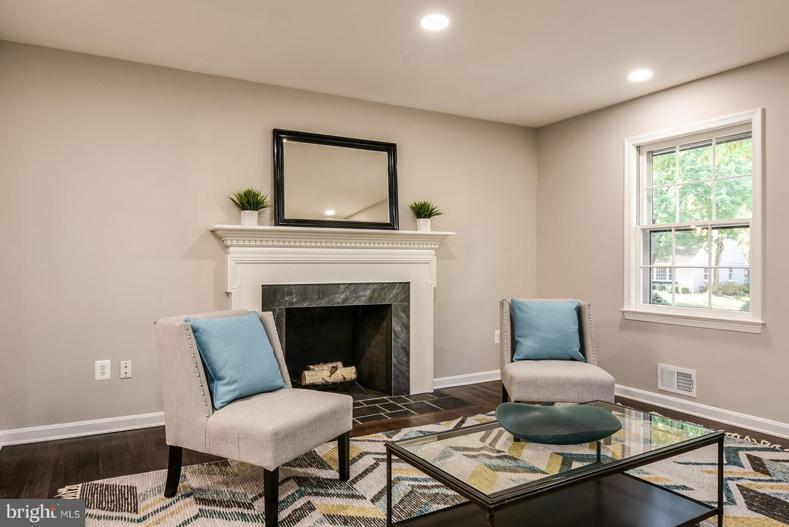 RIVERSIDE GARDENS - Residential