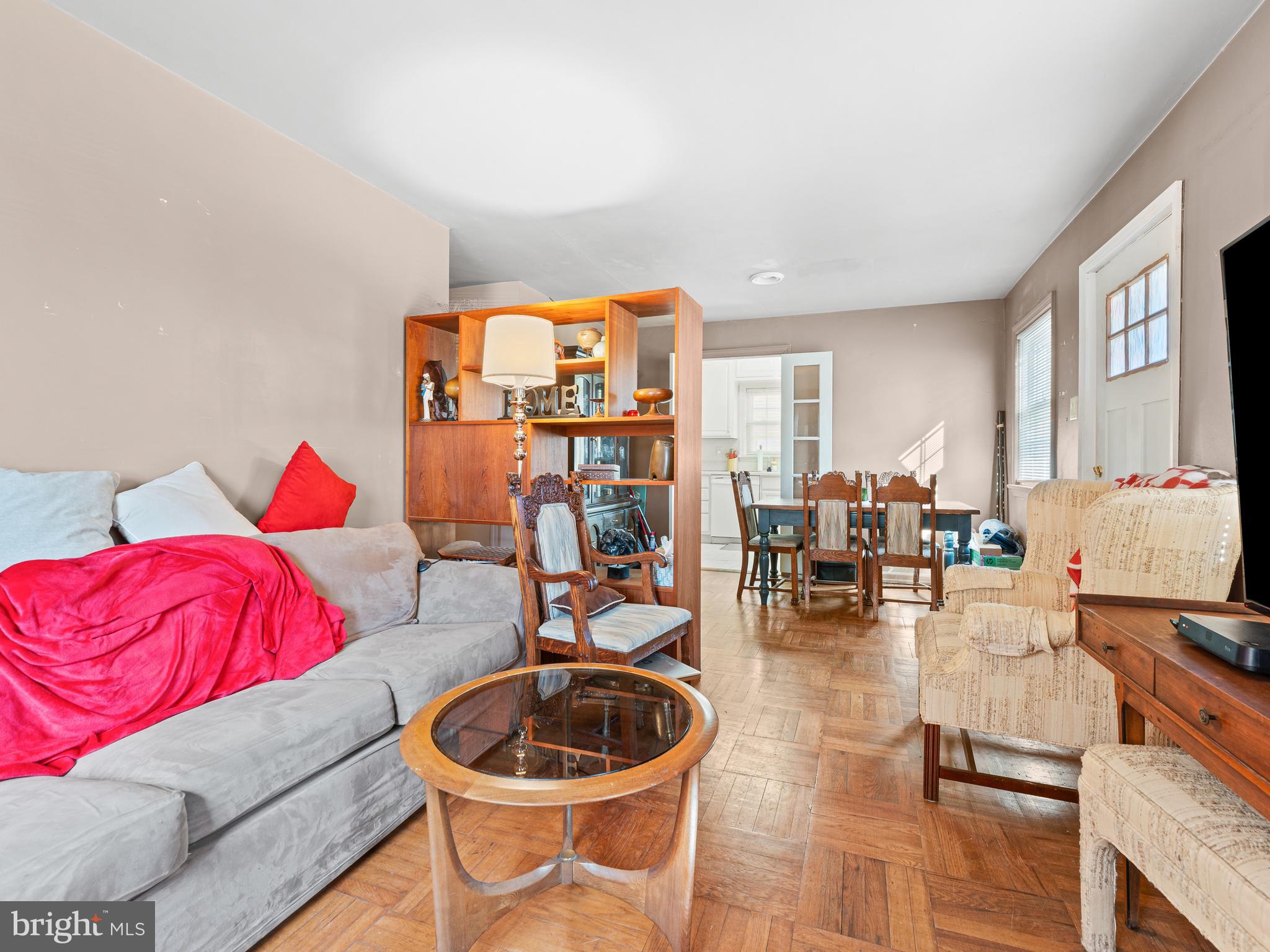 112 W PARKWAY AVENUE