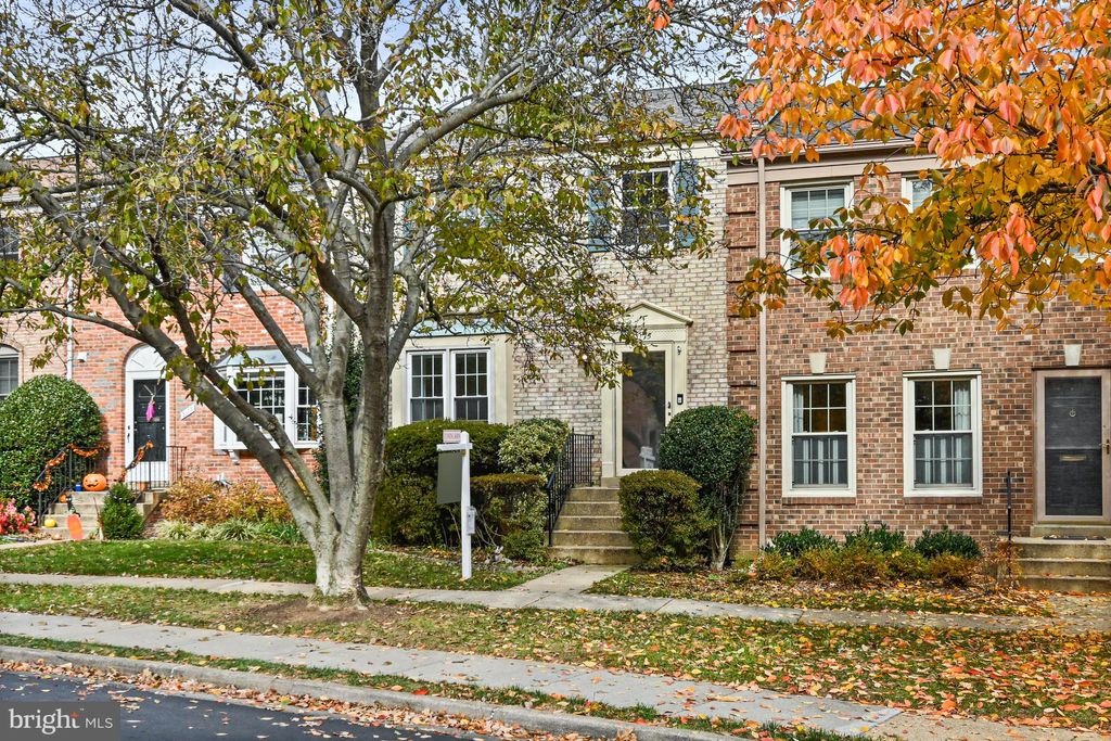 Photo of 3175 Stonehurst Drive, FAIRFAX, VA 22031 (MLS # VAFX2277054)