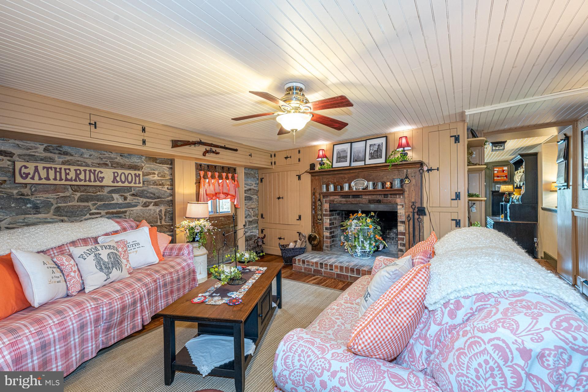 TOWN OF HILLSBORO - Residential