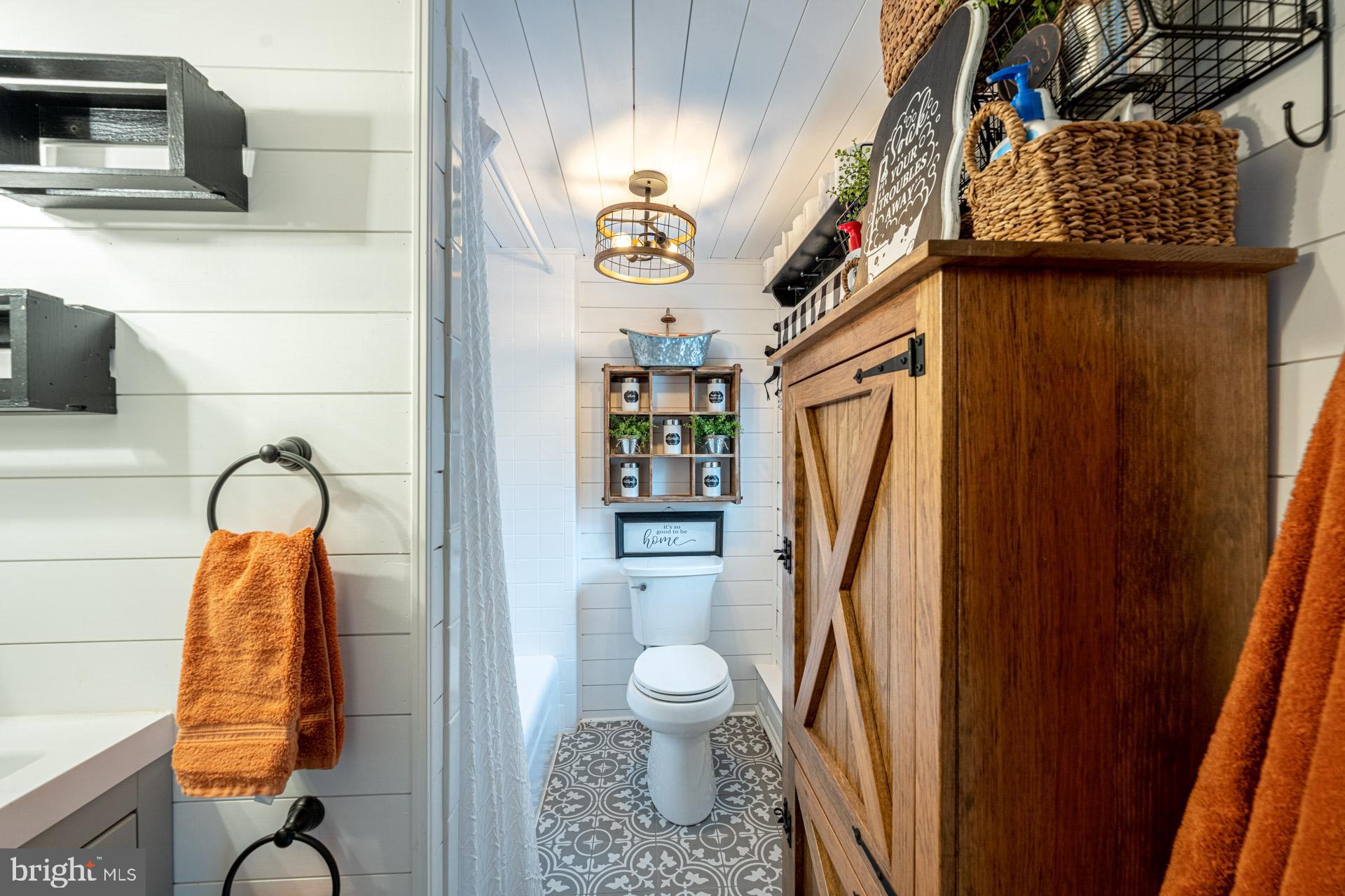 TOWN OF HILLSBORO - Residential