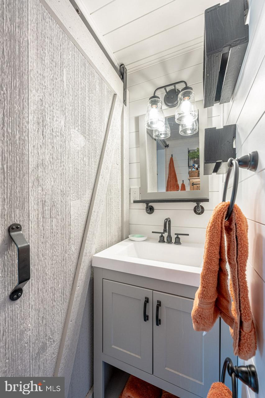 TOWN OF HILLSBORO - Residential