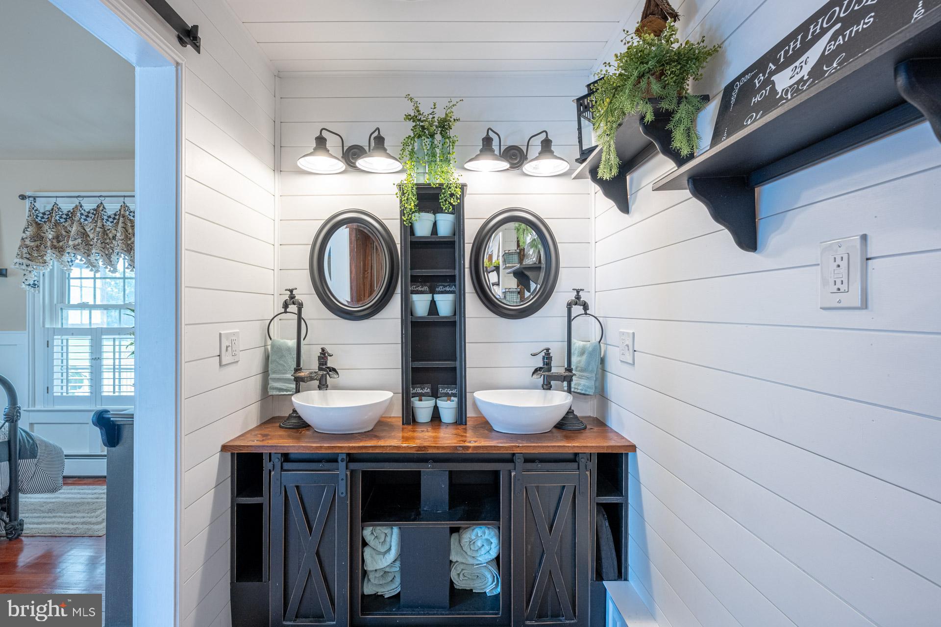 TOWN OF HILLSBORO - Residential