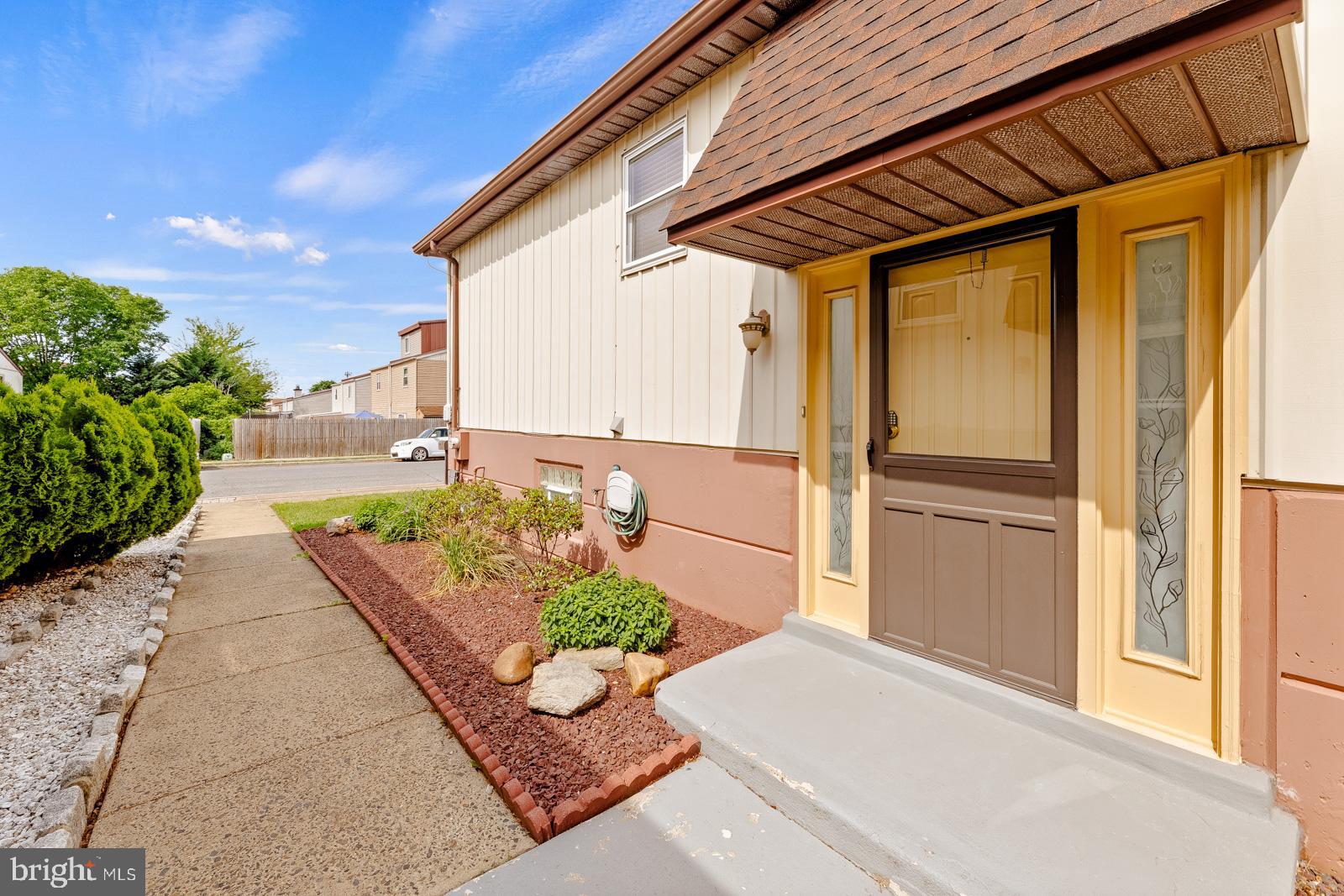 1115 FOSTER STREET