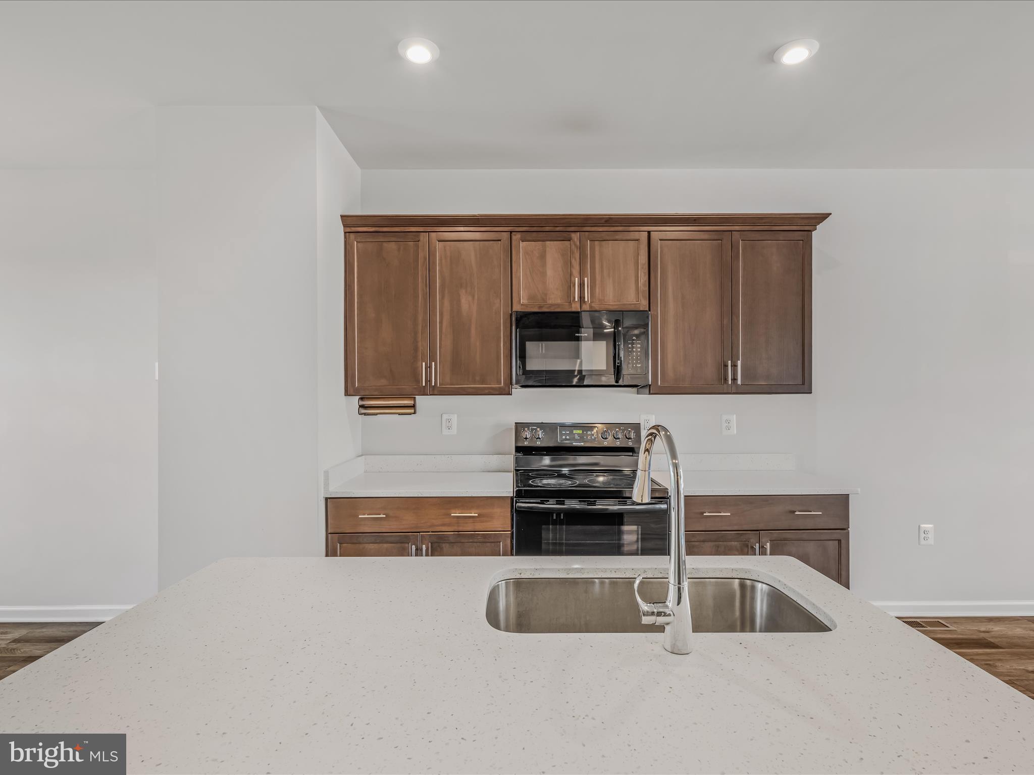 PRESIDENTS POINTE - Residential Lease