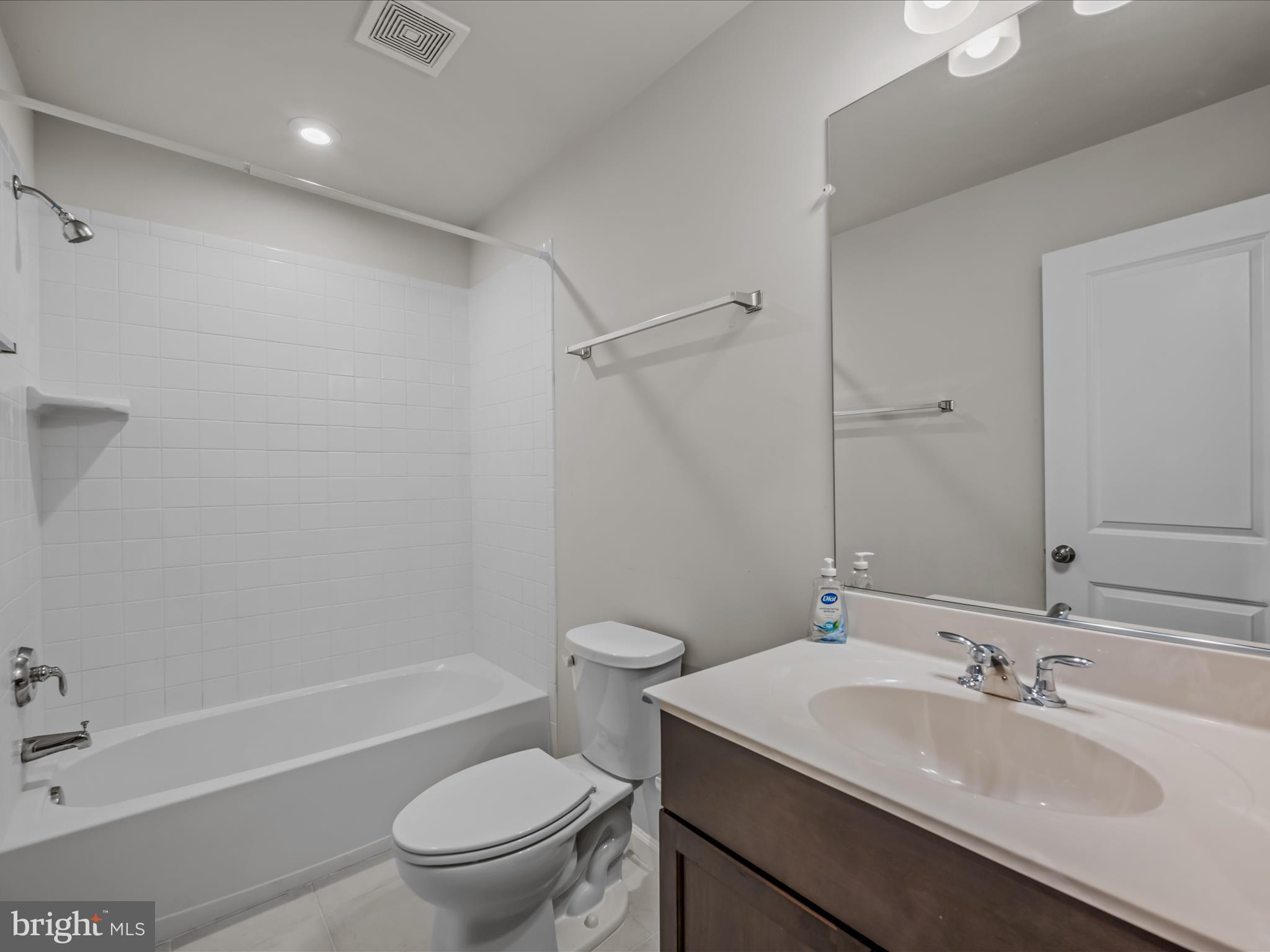 PRESIDENTS POINTE - Residential Lease