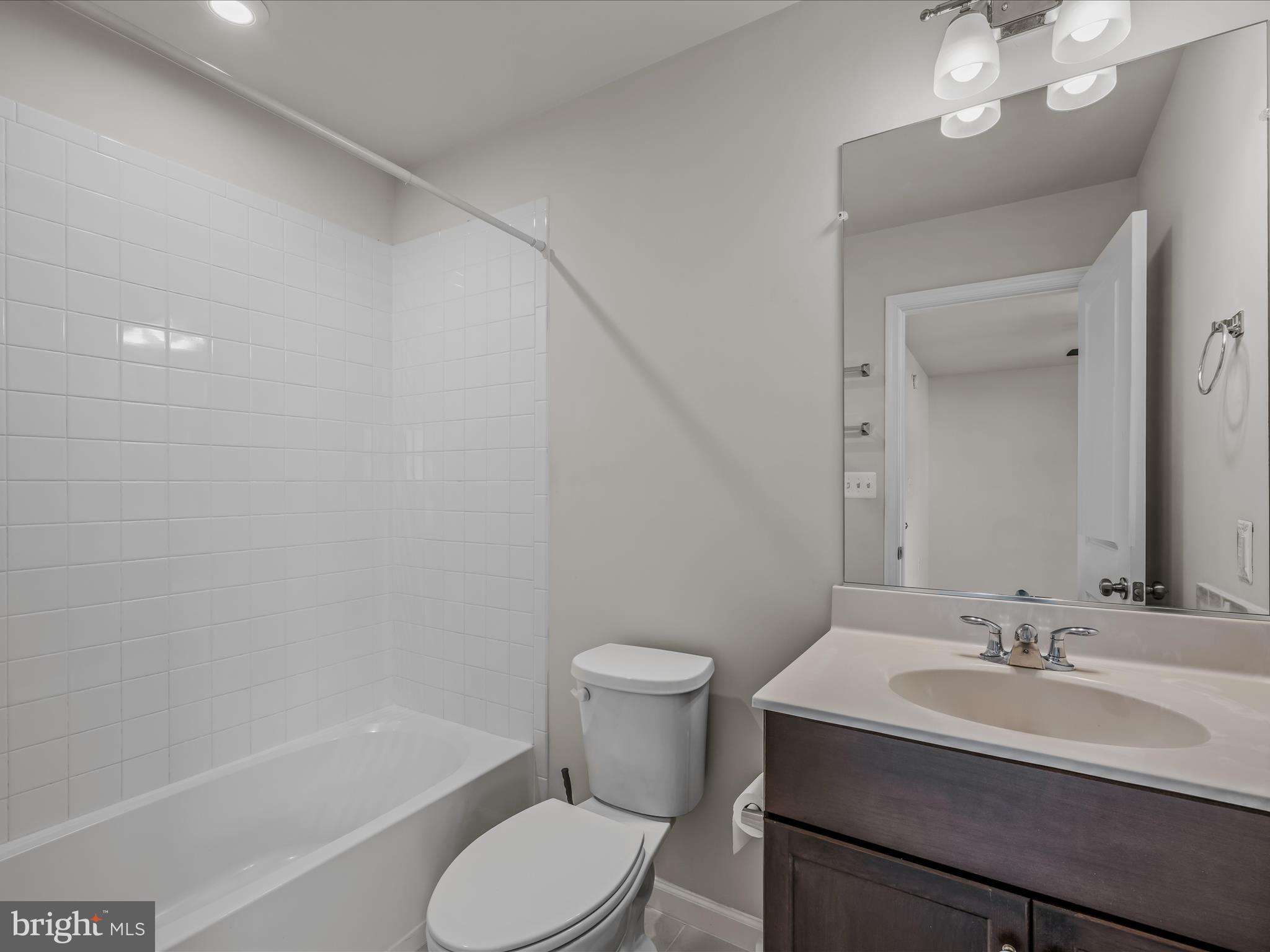 PRESIDENTS POINTE - Residential Lease