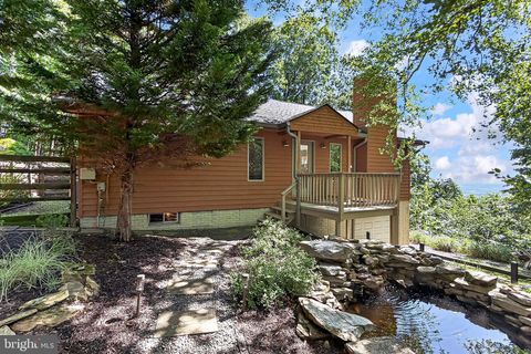 Photo of 2090 Painter Court, HAYMARKET, VA 20169 (MLS # VAPW2119604)