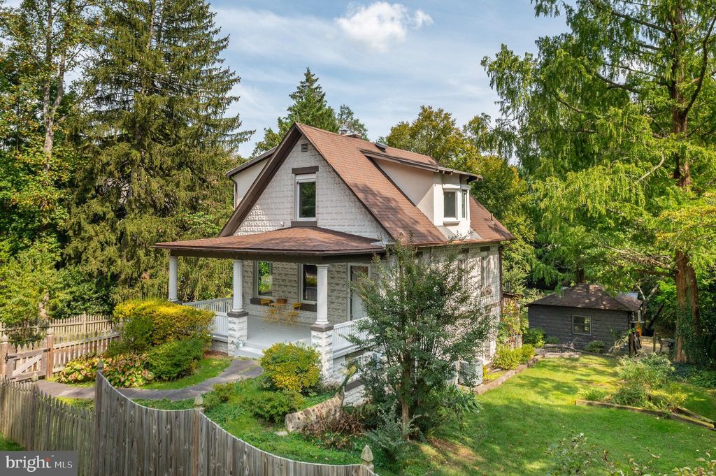 Photo of 8809 Jones Mill Road, CHEVY CHASE, MD 20815 (MLS # MDMC2203094)
