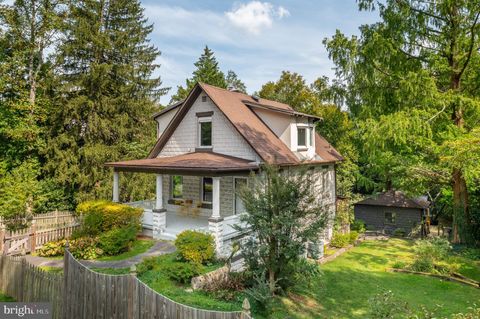 Photo of 8809 Jones Mill Road, CHEVY CHASE, MD 20815 (MLS # MDMC2203094)