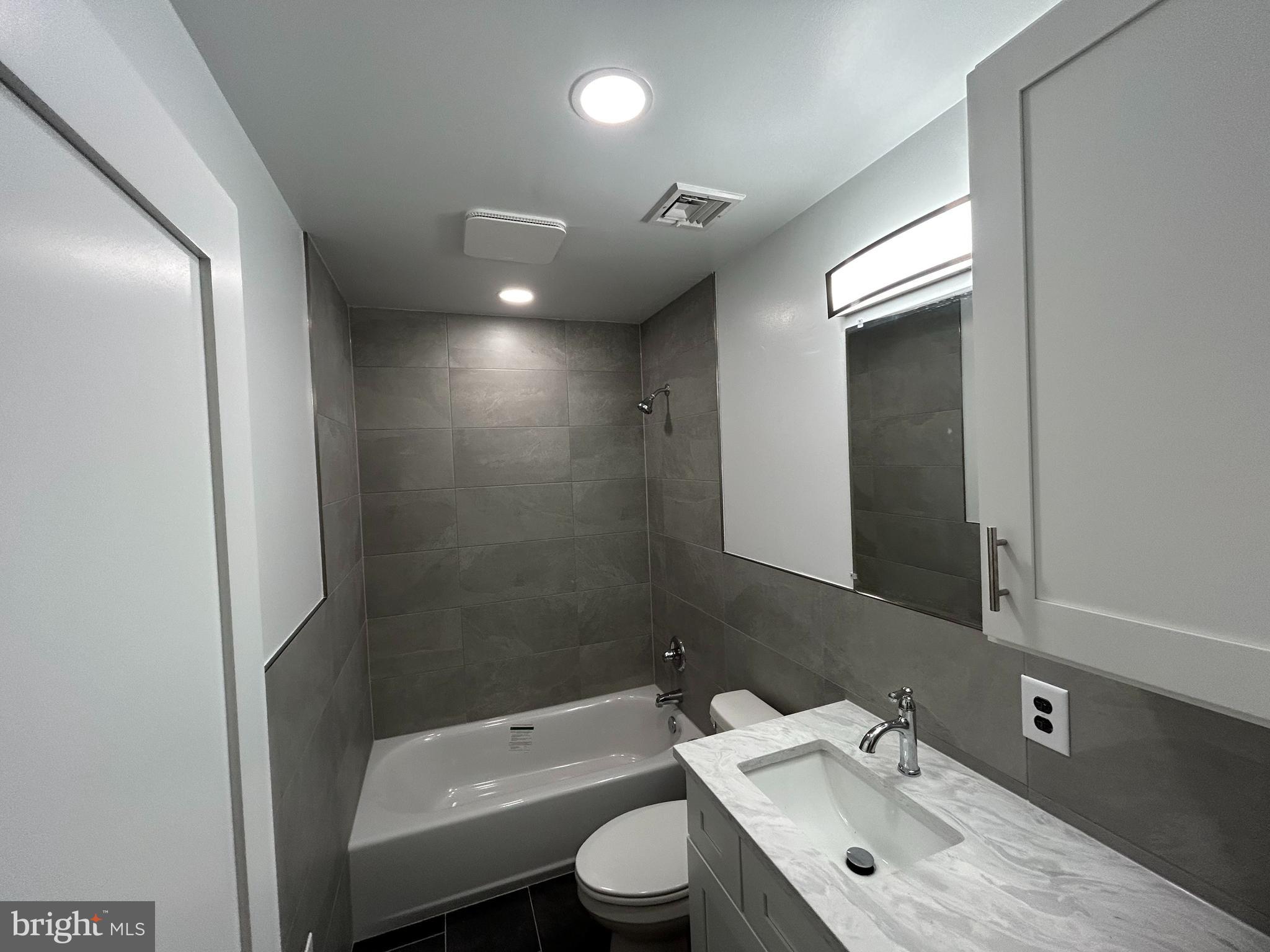 ROXBOROUGH - Residential Lease