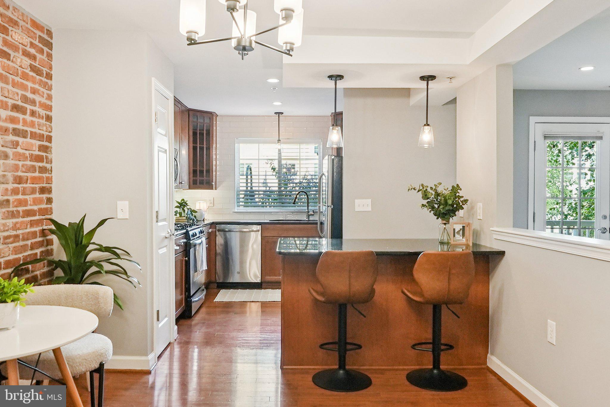 WEST VILLAGE OF SHIRLINGTON - Residential