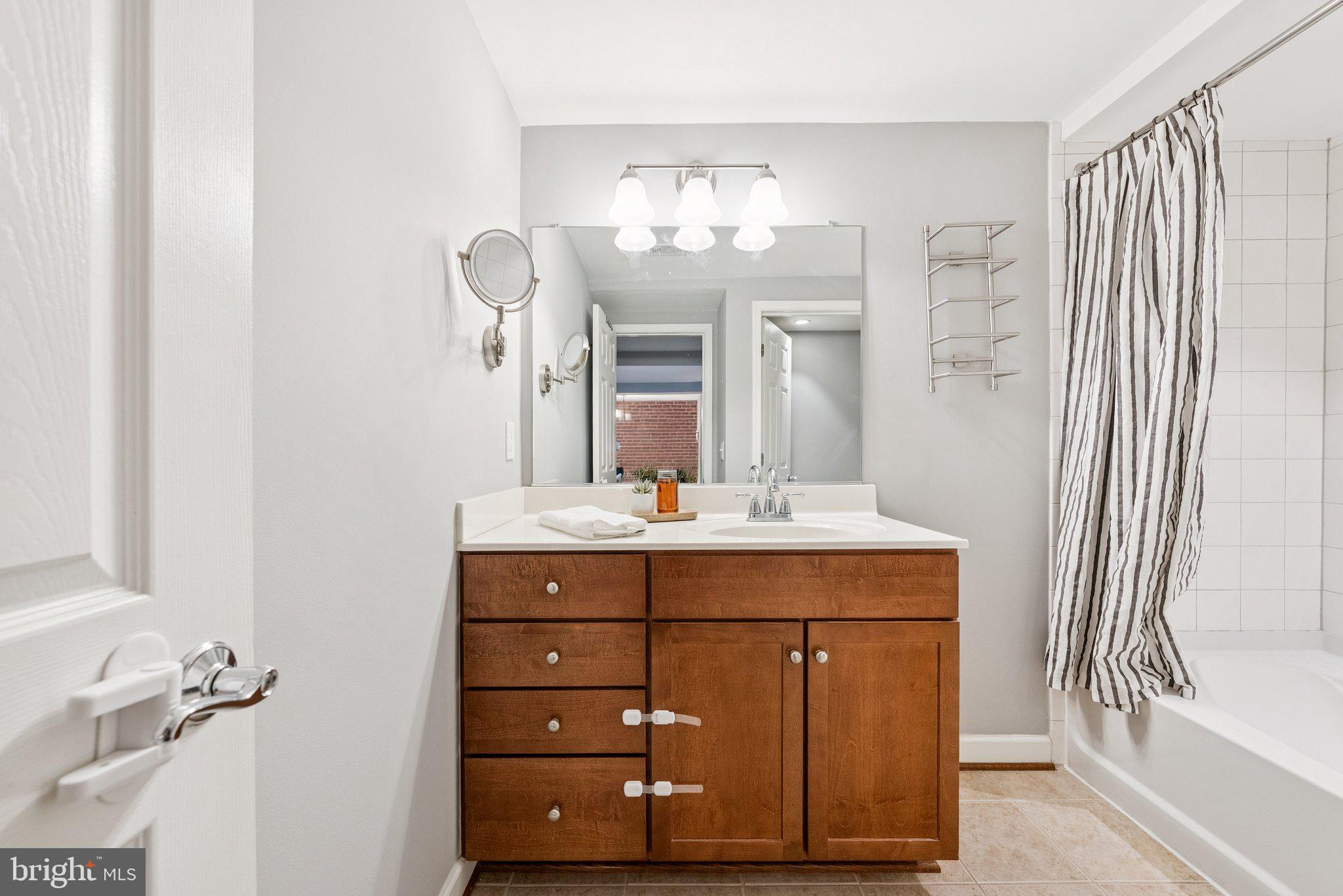 WEST VILLAGE OF SHIRLINGTON - Residential