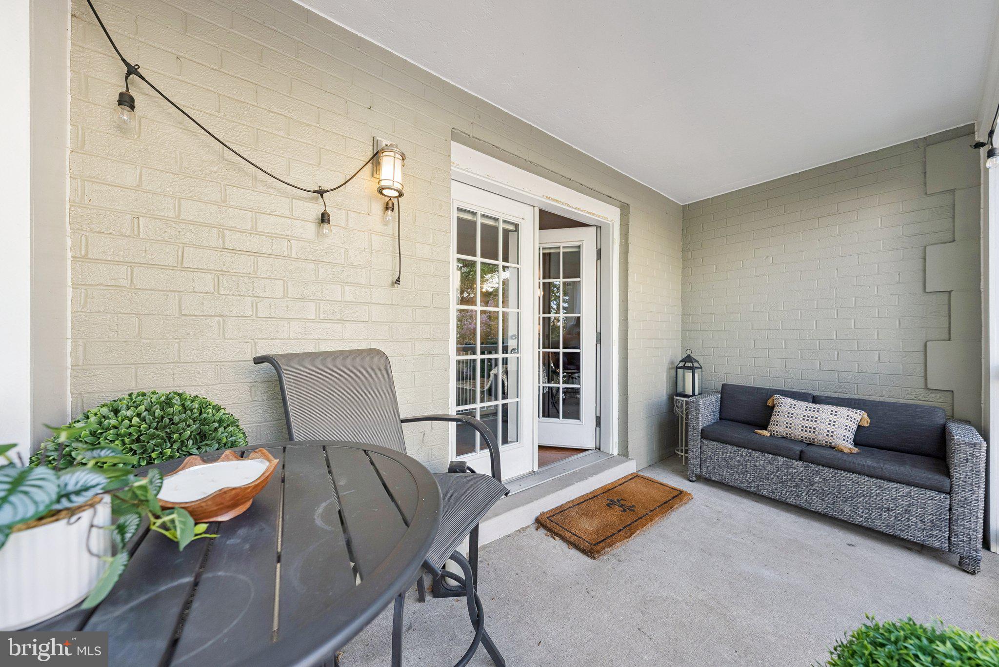 WEST VILLAGE OF SHIRLINGTON - Residential