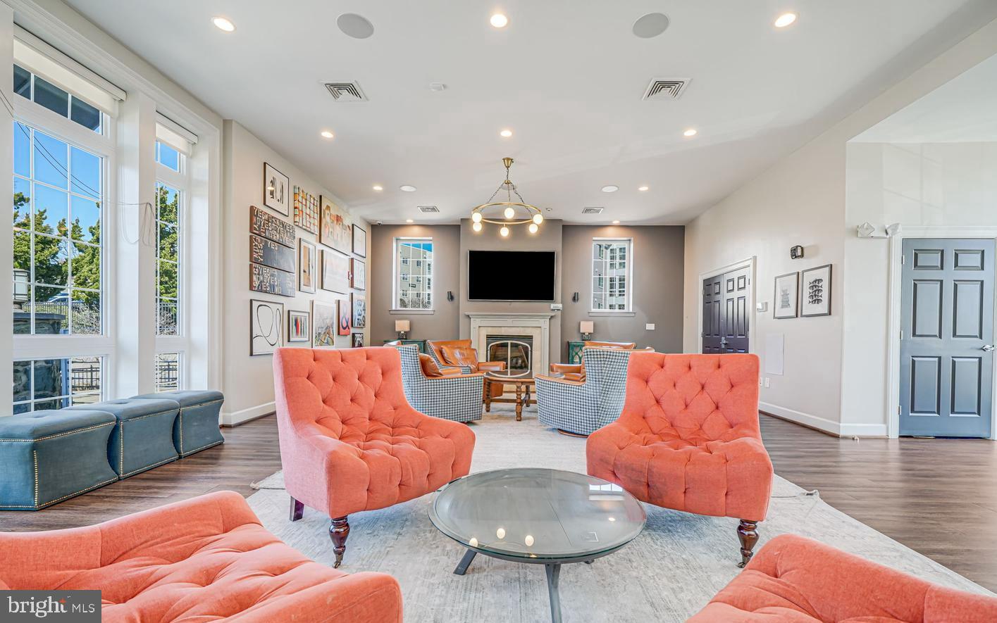 WEST VILLAGE OF SHIRLINGTON - Residential