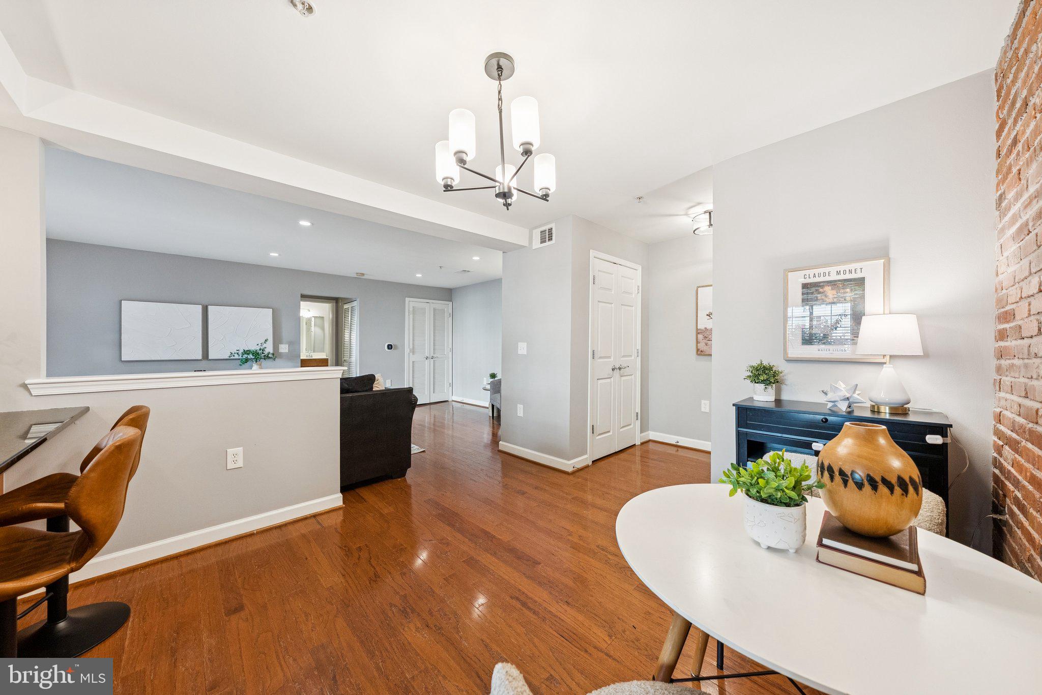 WEST VILLAGE OF SHIRLINGTON - Residential