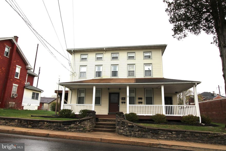 $35 non-refundable application fee required per applicant. Credit score of 600 or above with a clean credit report. **PLEASE DO NOT CONTACT THE LISTING AGENT DIRECTLY** FOR INFORMATION AND SHOWINGS, PLEASE CALL OR EMAIL THE RENTAL OFFICE. **AGENTS, PLEASE READ AGENT REMARKS**