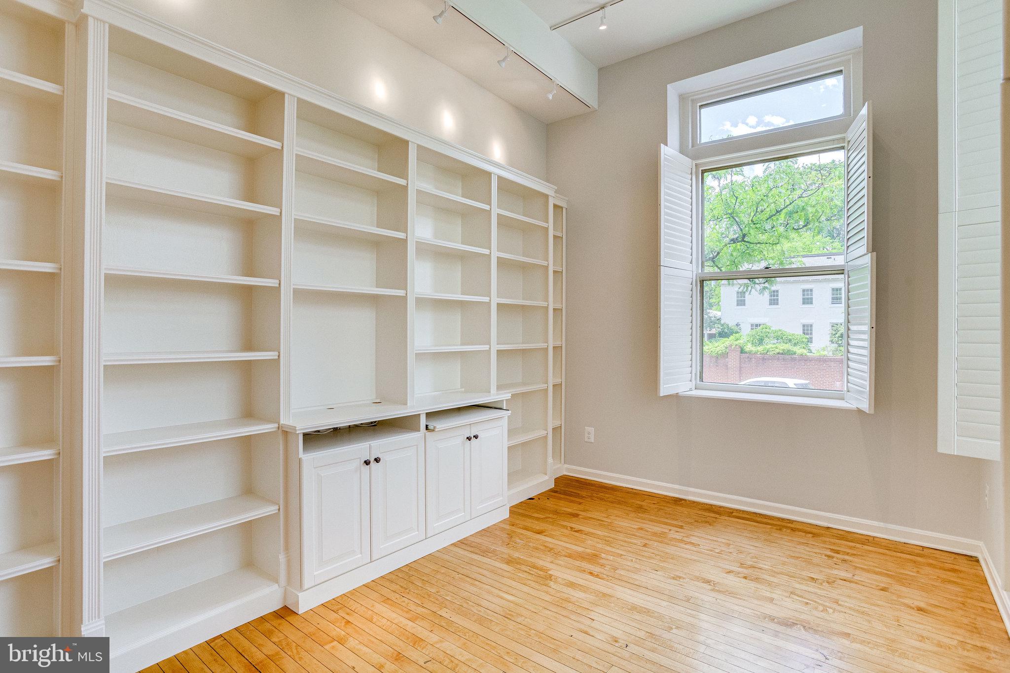 ALEXANDRIA - Residential