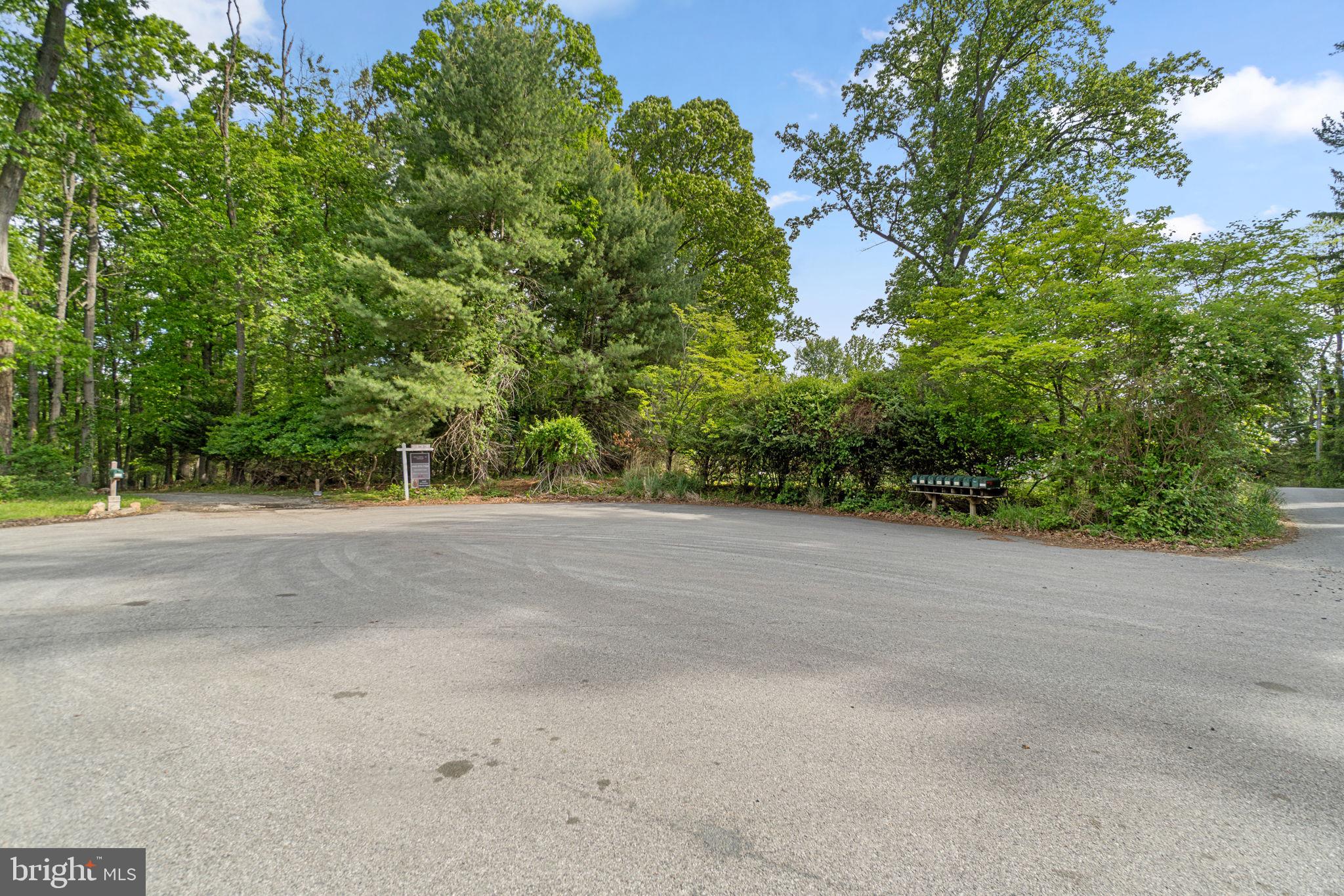 FALLS ROAD CORRIDOR - Land