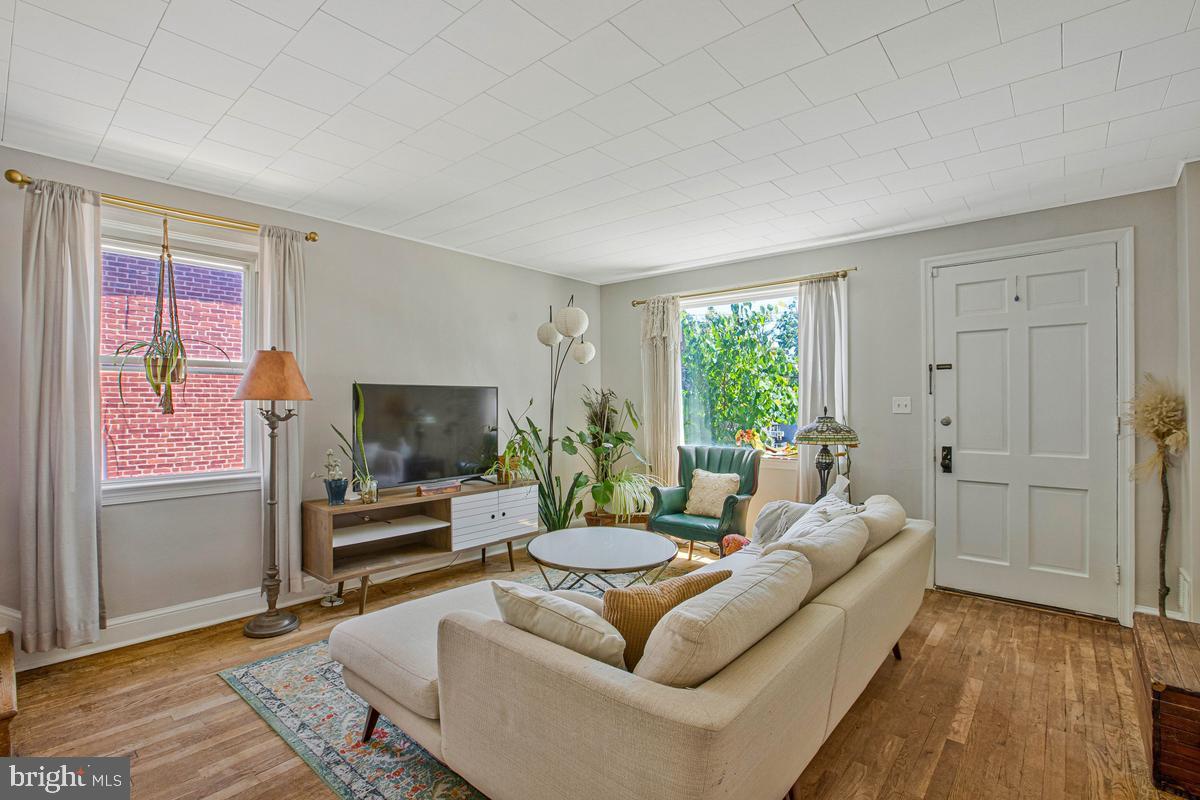 8438 OAKLEIGH ROAD