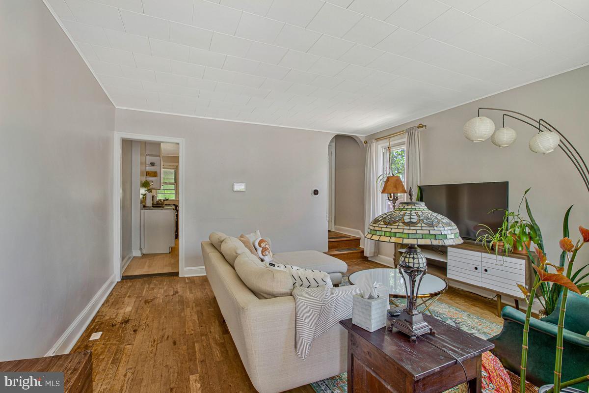 8438 OAKLEIGH ROAD